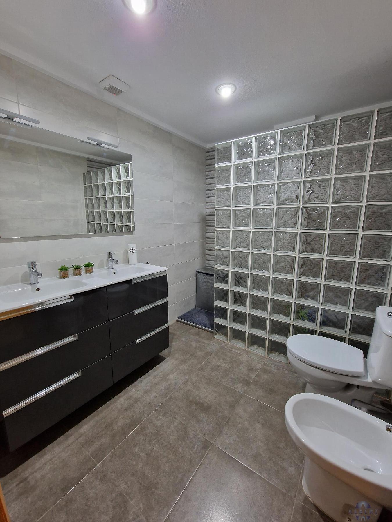 For sale of house in Monóvar-Monòver