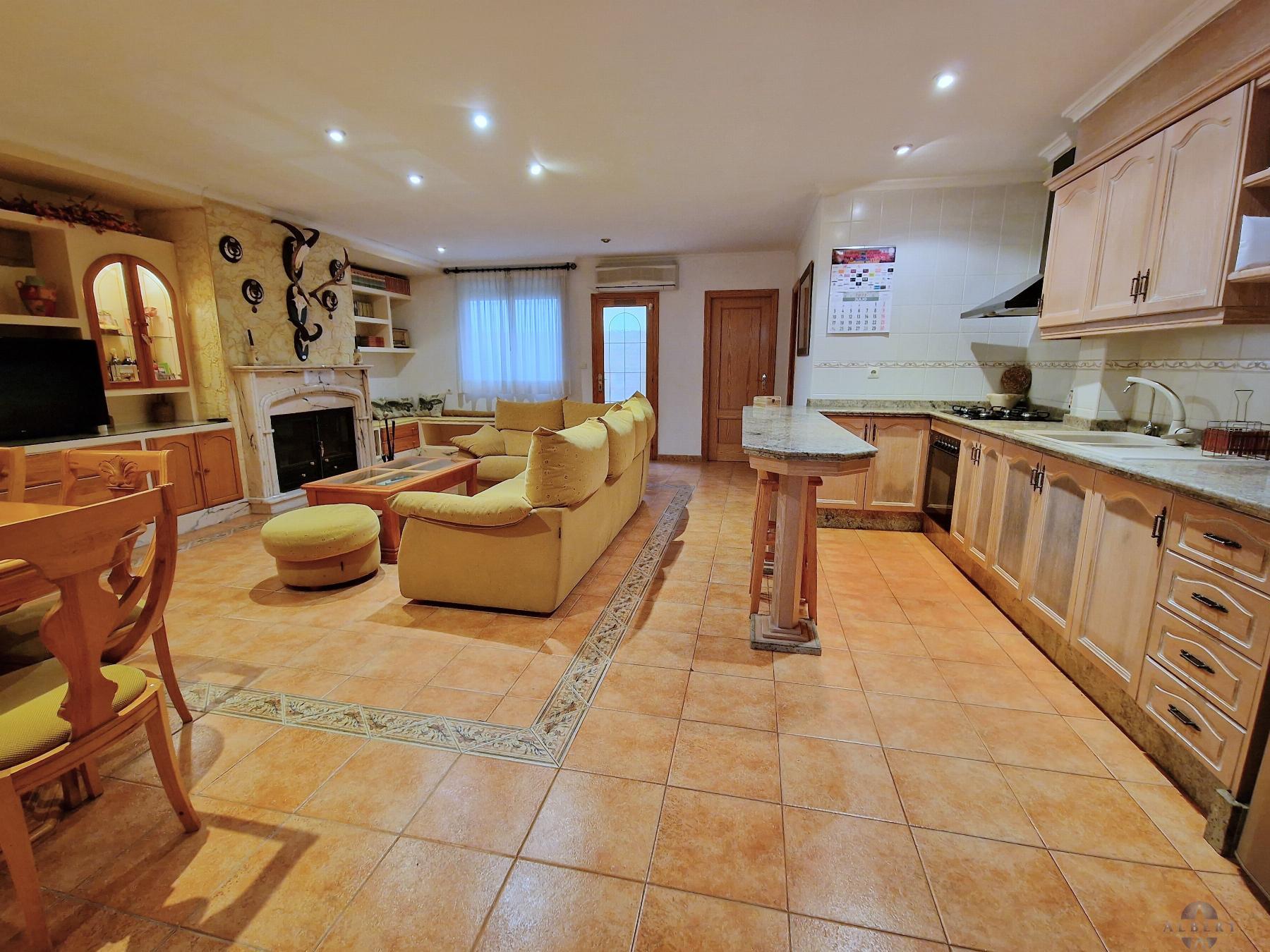 For sale of house in Monóvar-Monòver