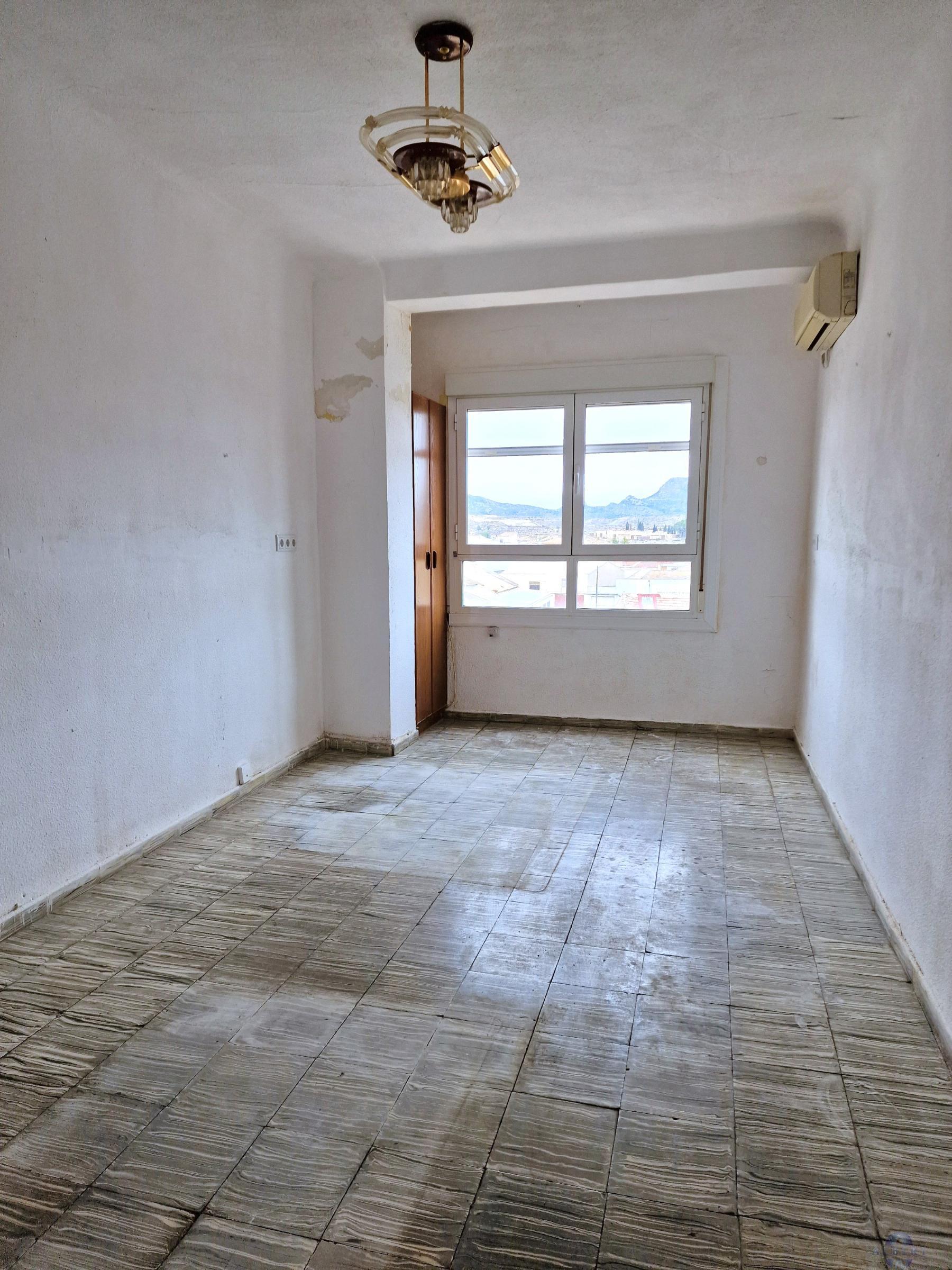 For sale of flat in Monóvar-Monòver