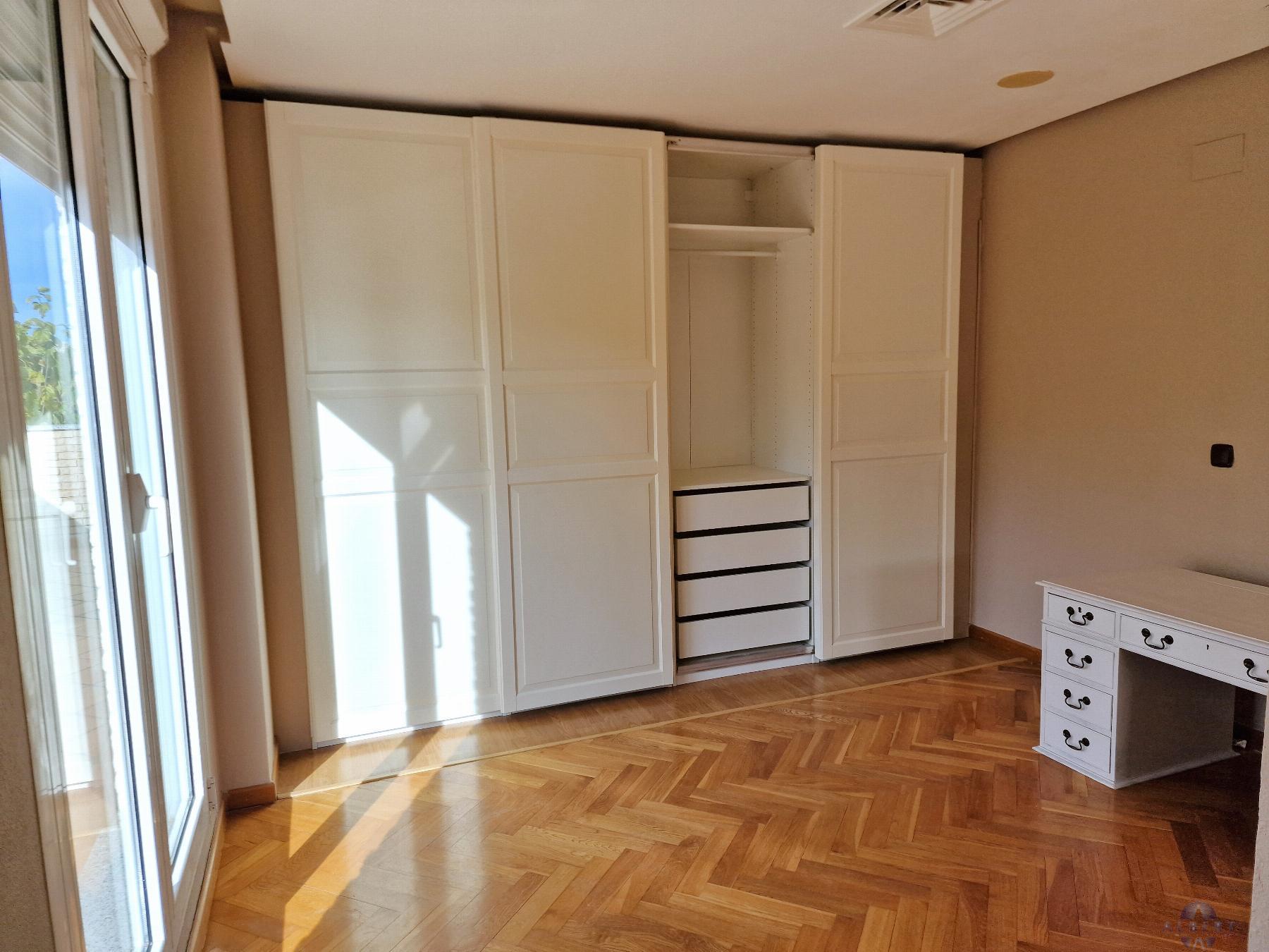 For sale of chalet in Elda