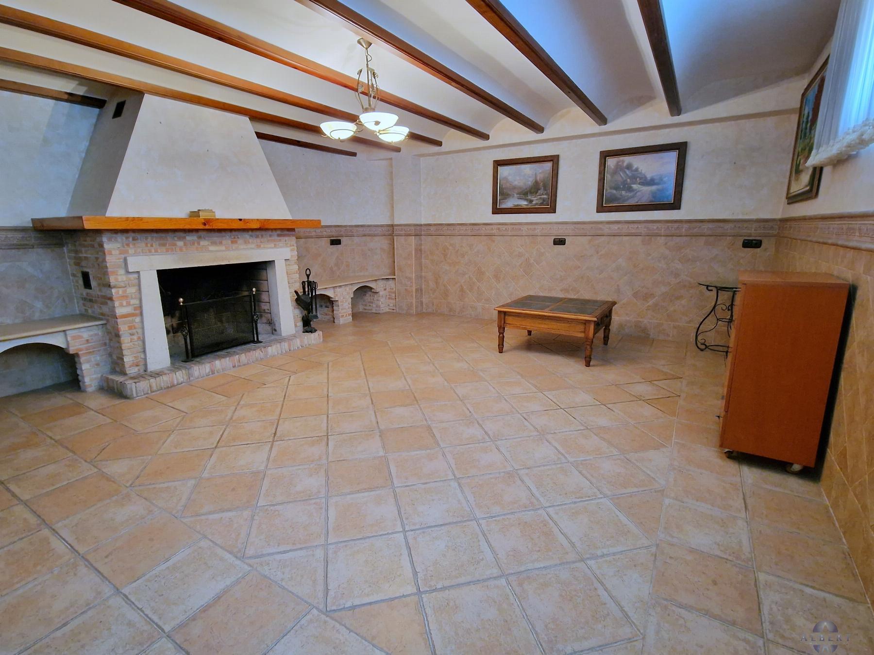 For sale of chalet in Elda