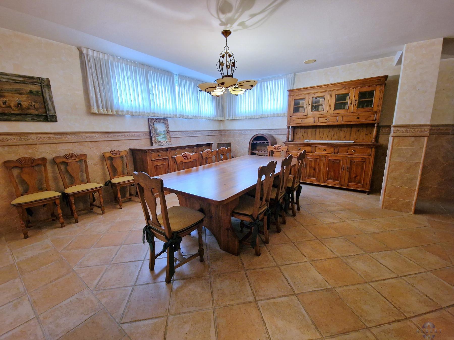 For sale of chalet in Elda