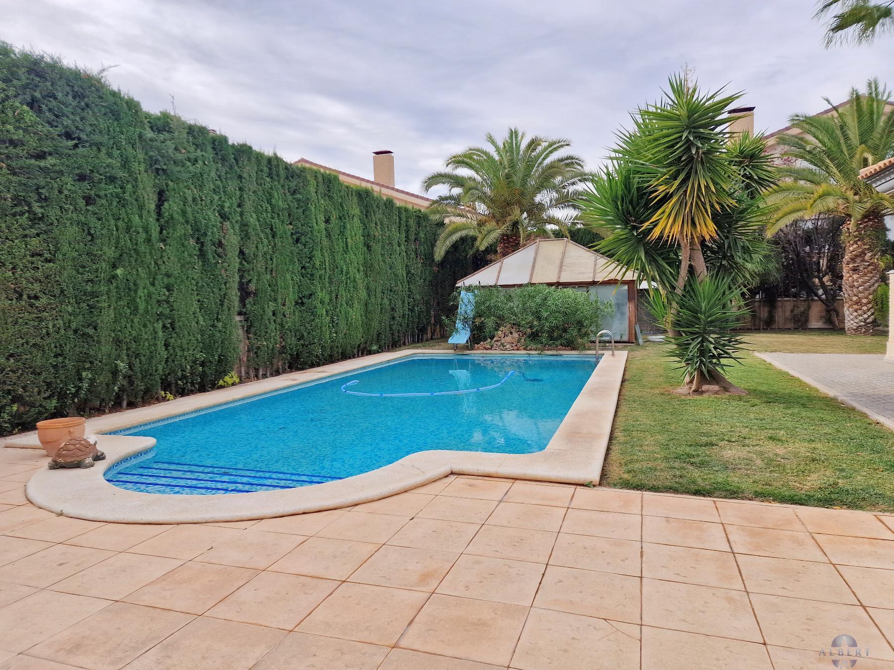 For sale of chalet in Elda