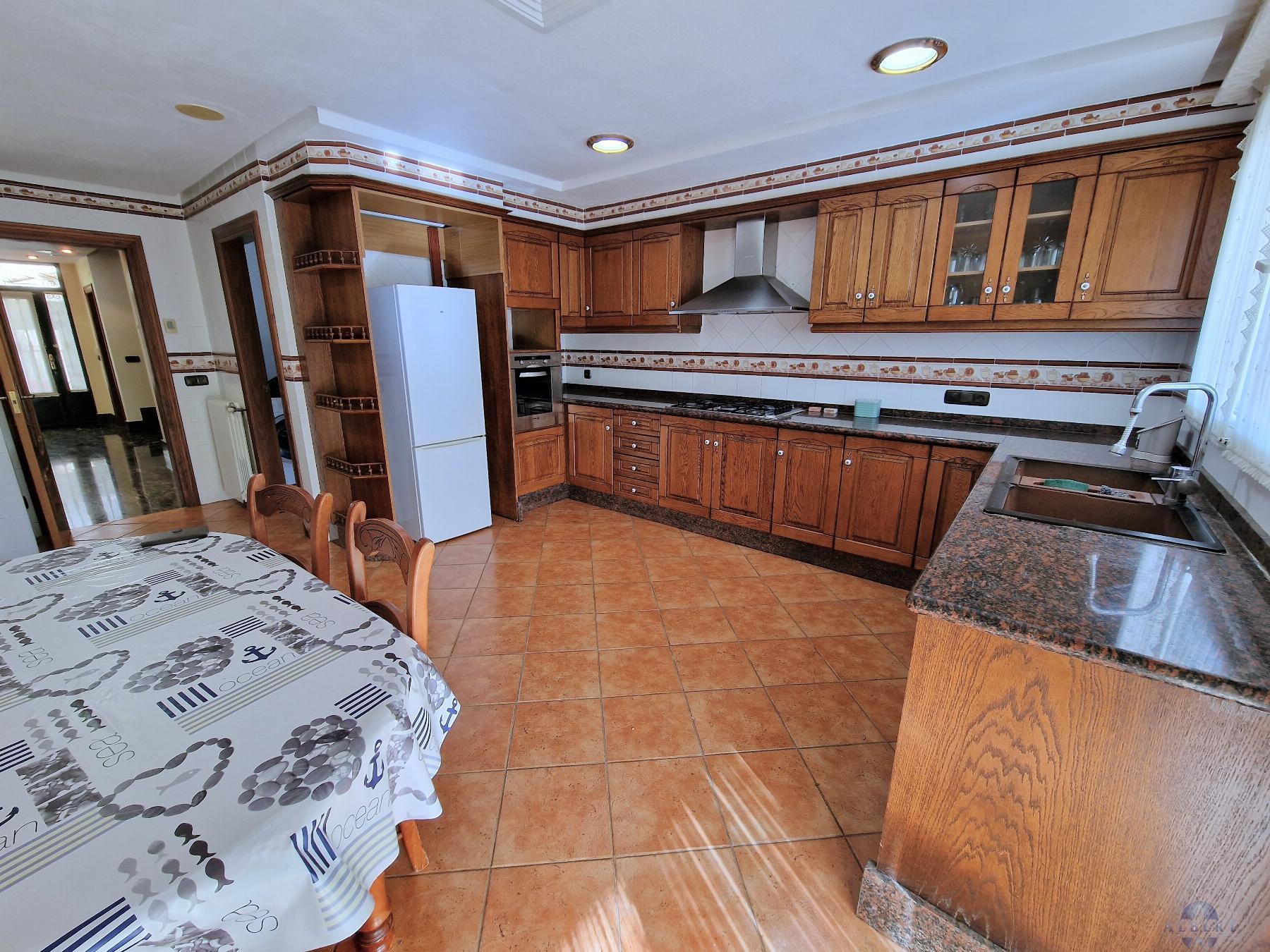 For sale of chalet in Elda