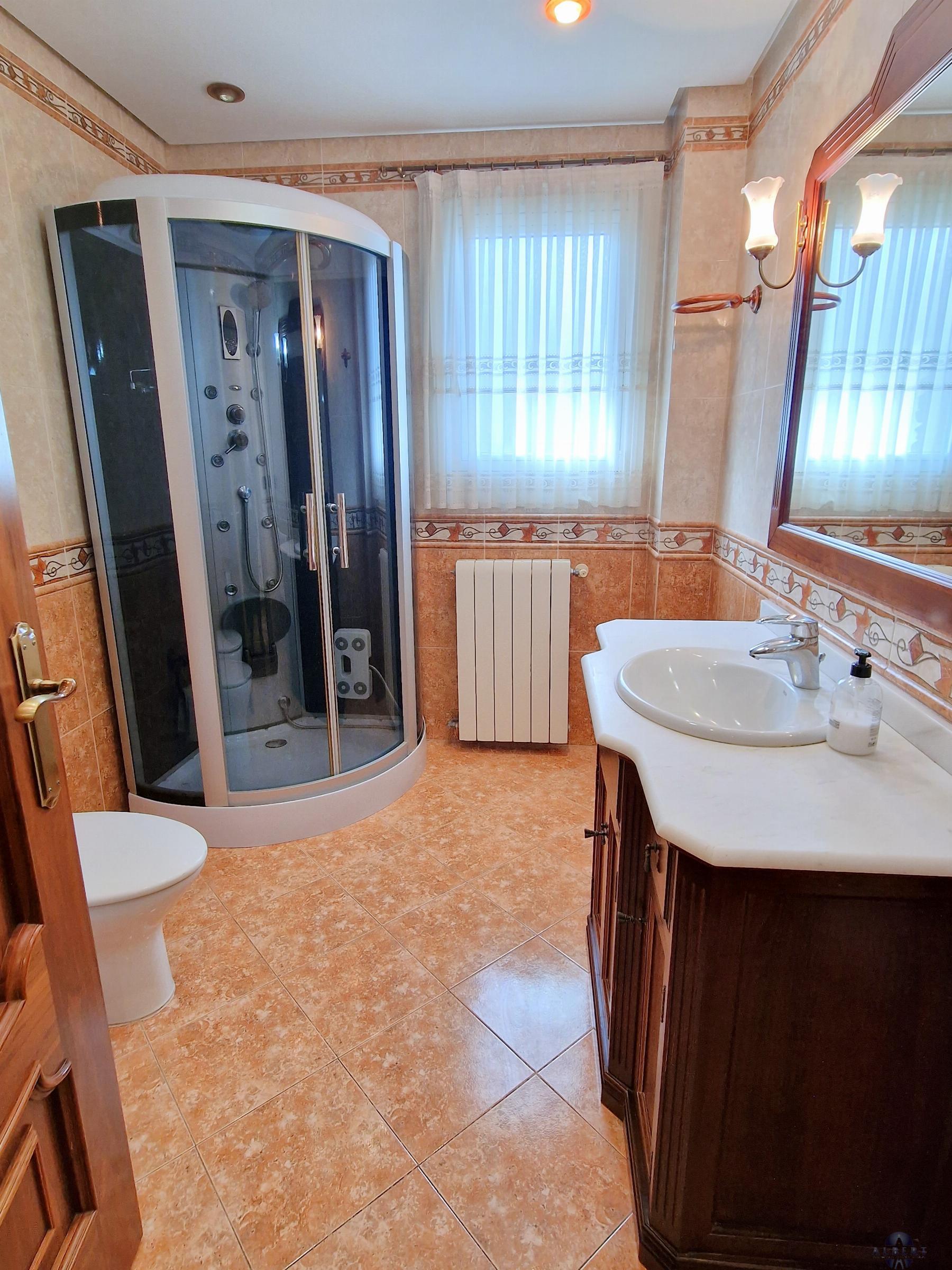 For sale of chalet in Elda