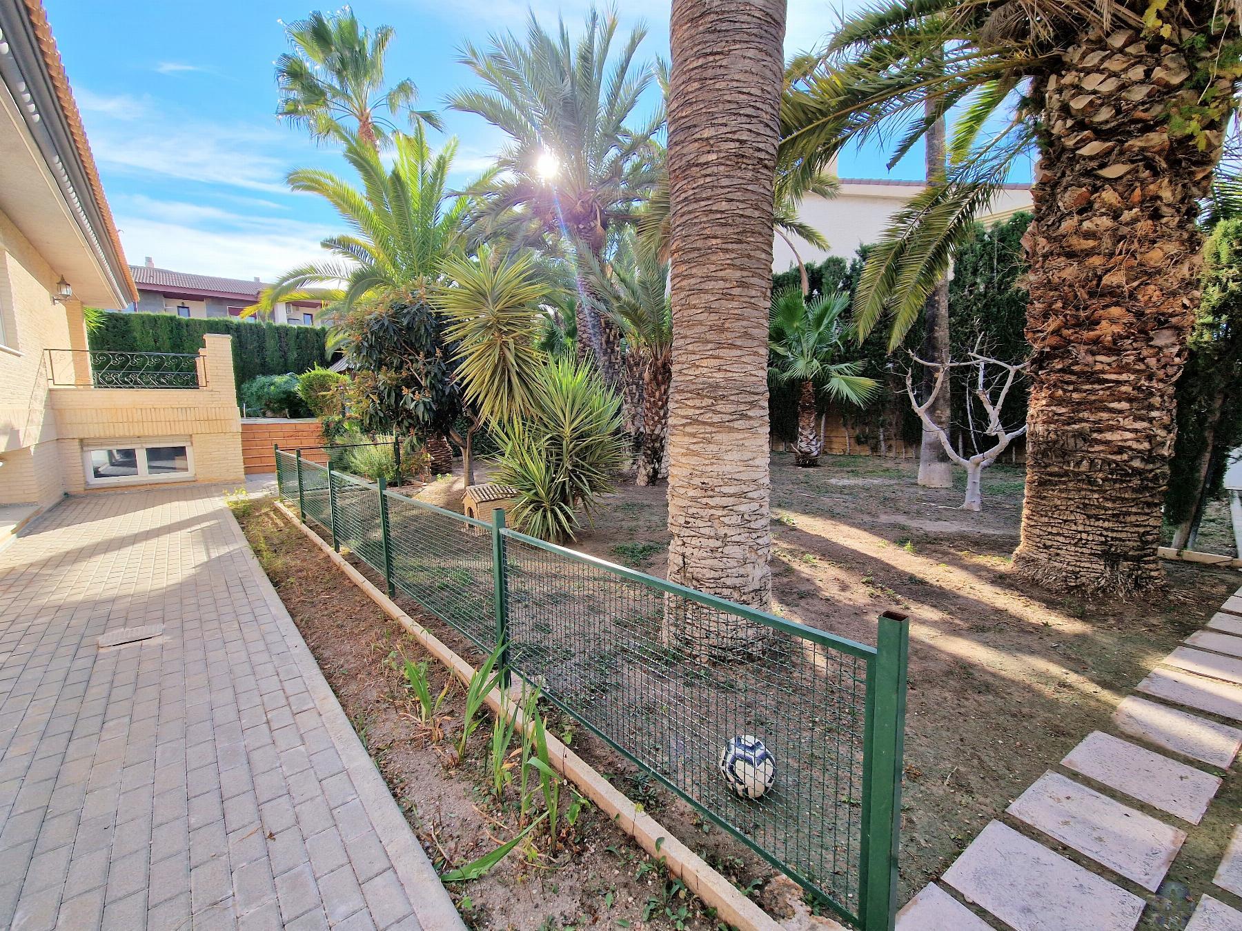 For sale of chalet in Elda