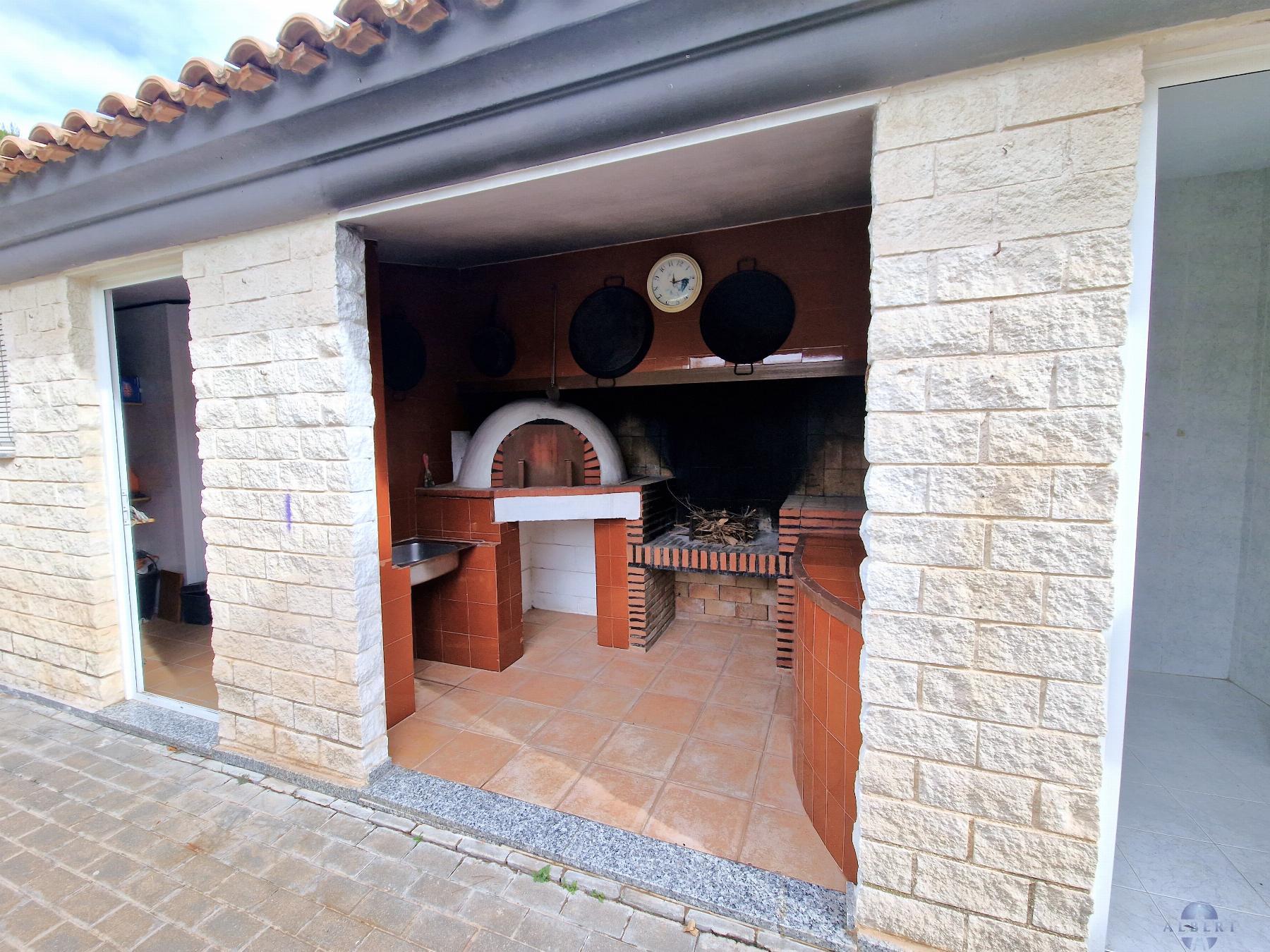 For sale of chalet in Elda