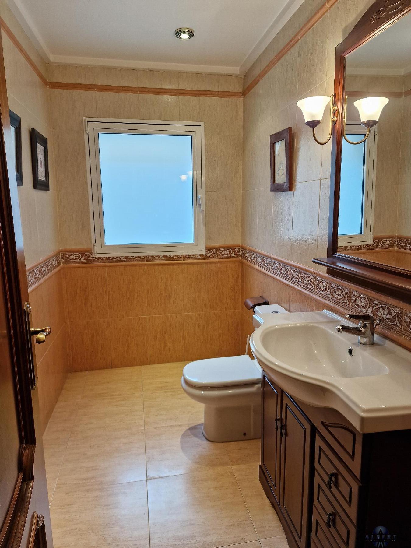 For sale of chalet in Elda