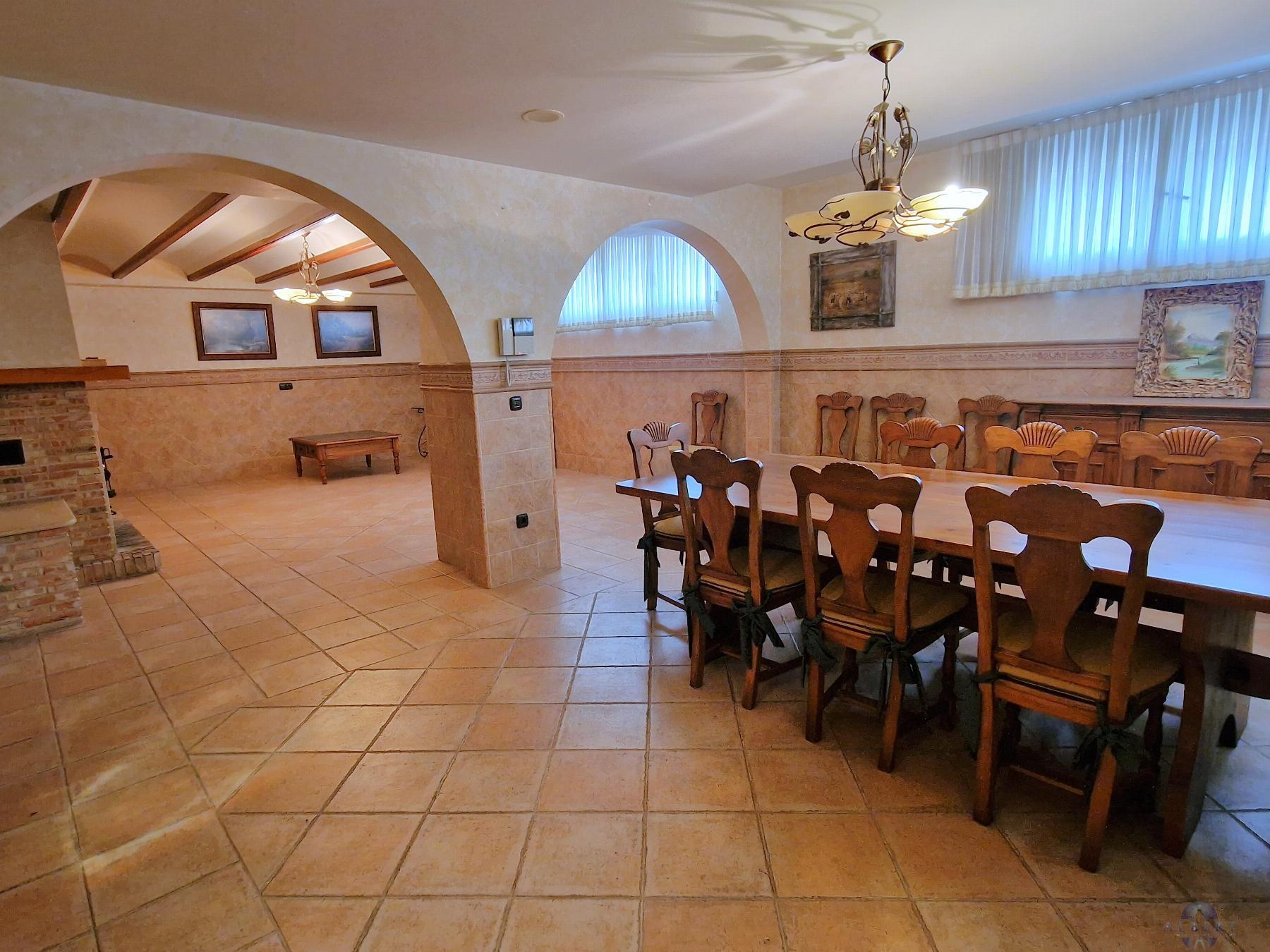 For sale of chalet in Elda