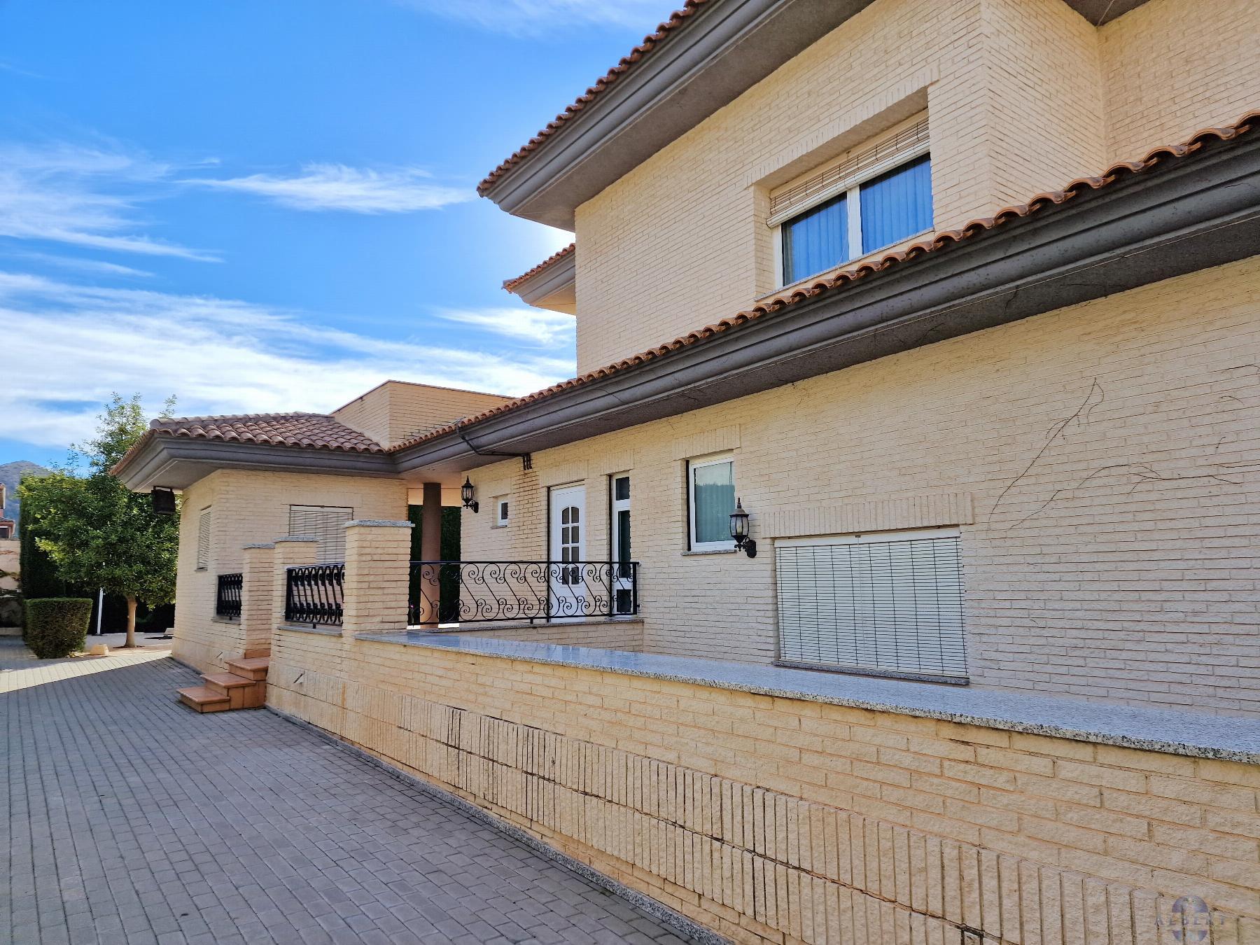 For sale of chalet in Elda