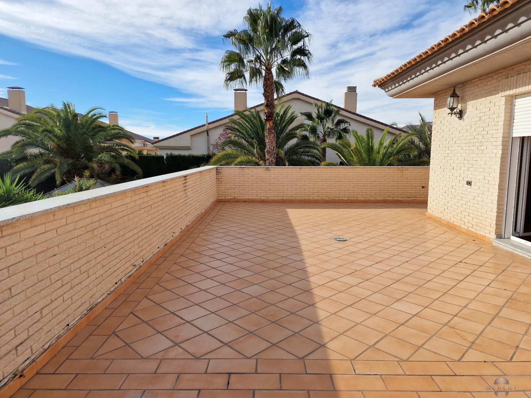 For sale of chalet in Elda