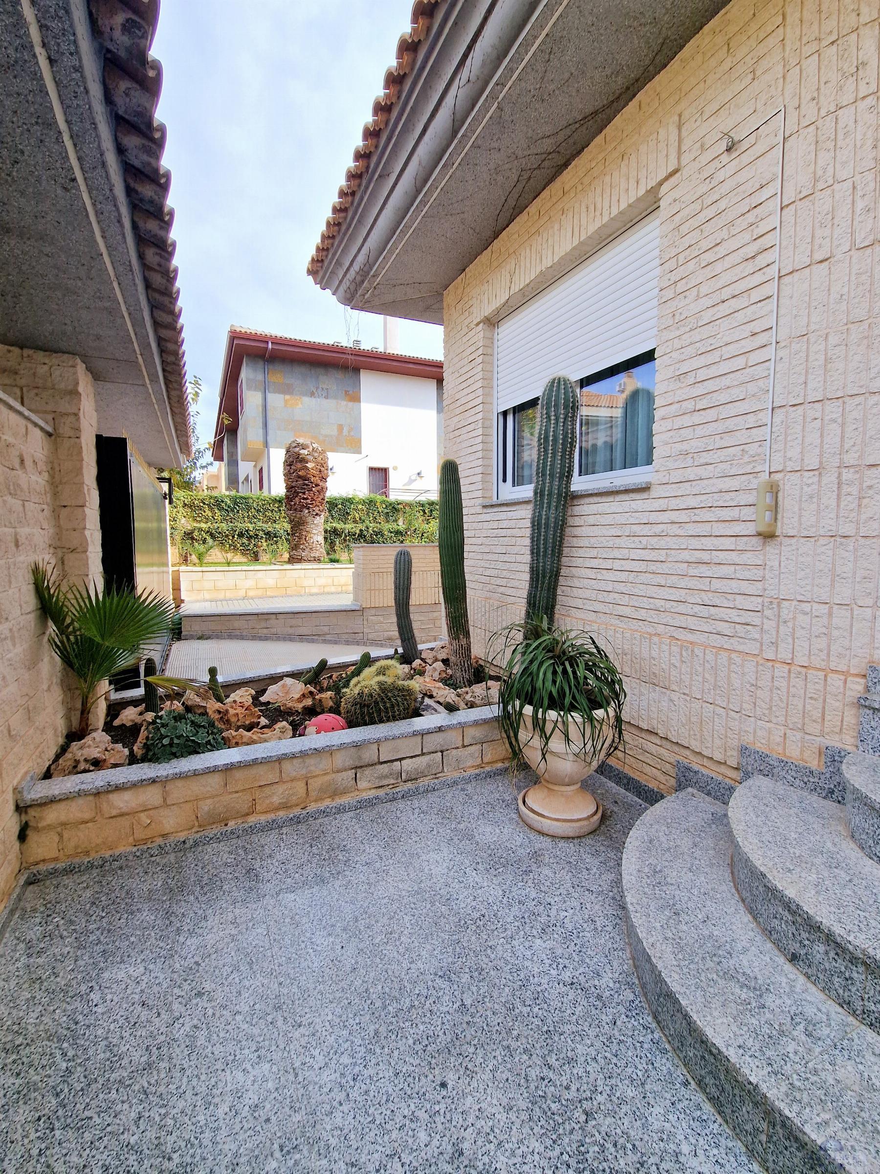 For sale of chalet in Elda