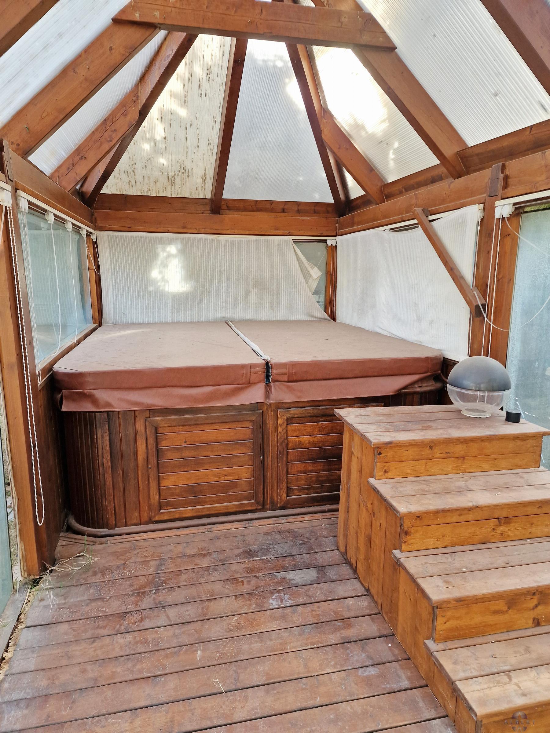 For sale of chalet in Elda