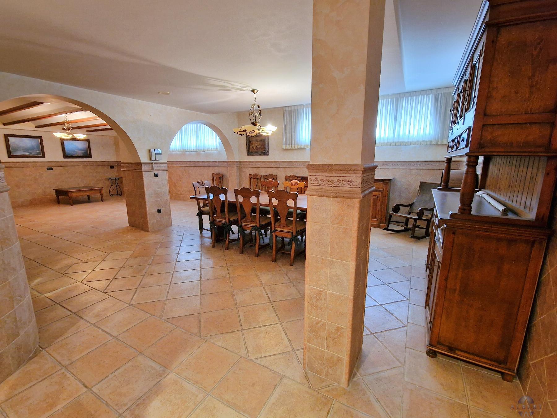 For sale of chalet in Elda