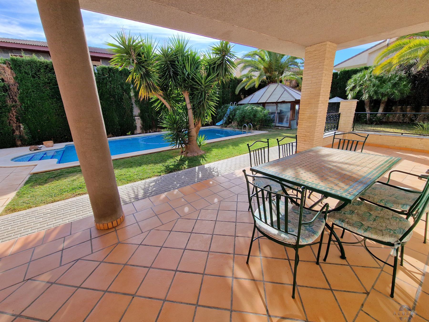 For sale of chalet in Elda