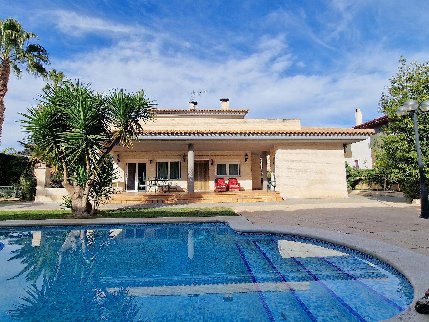 For sale of chalet in Elda
