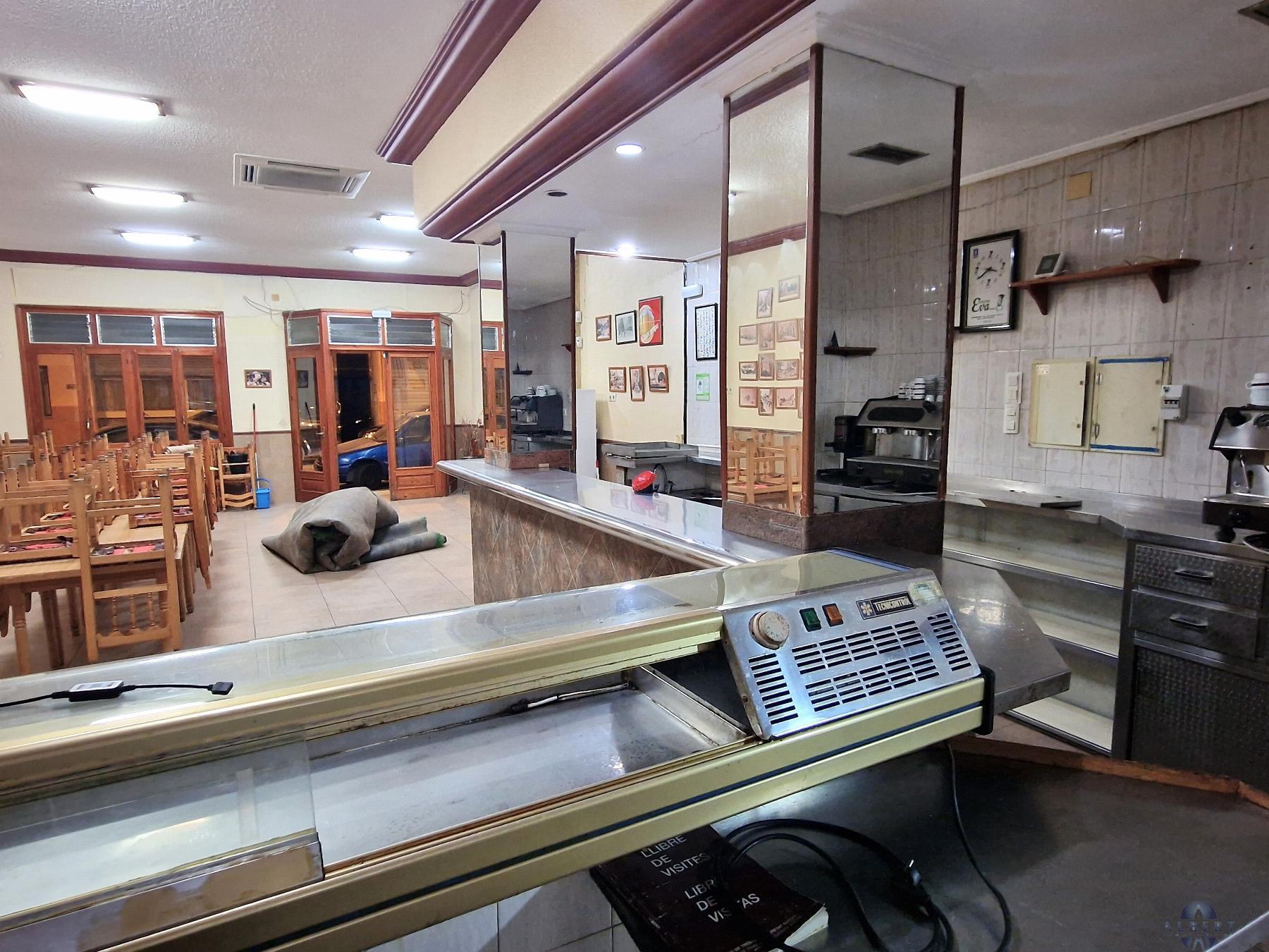 For sale of commercial in Novelda