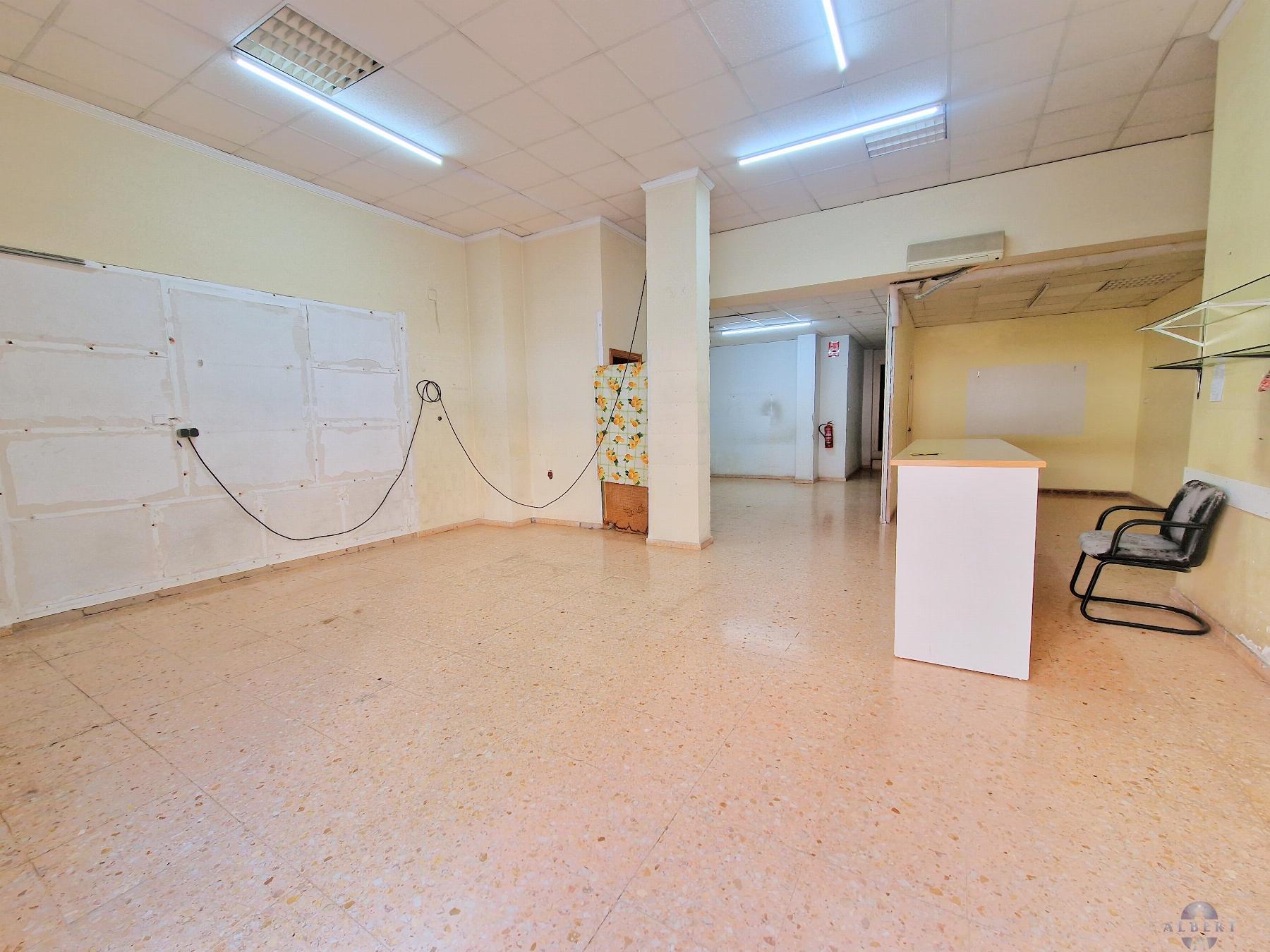 For rent of commercial in Novelda