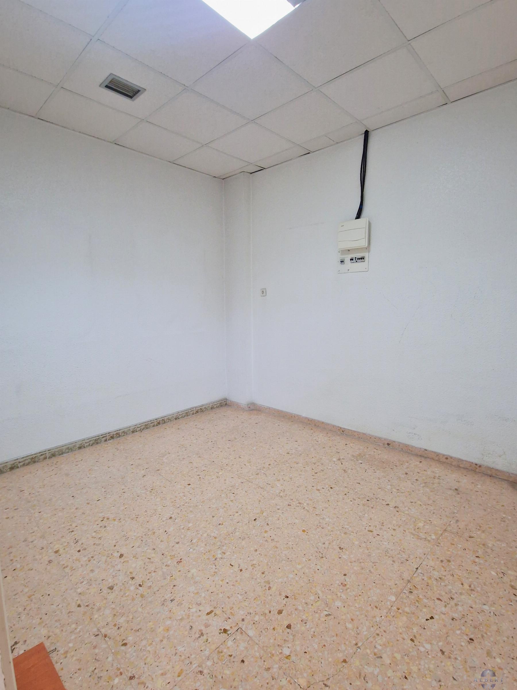 For rent of commercial in Novelda