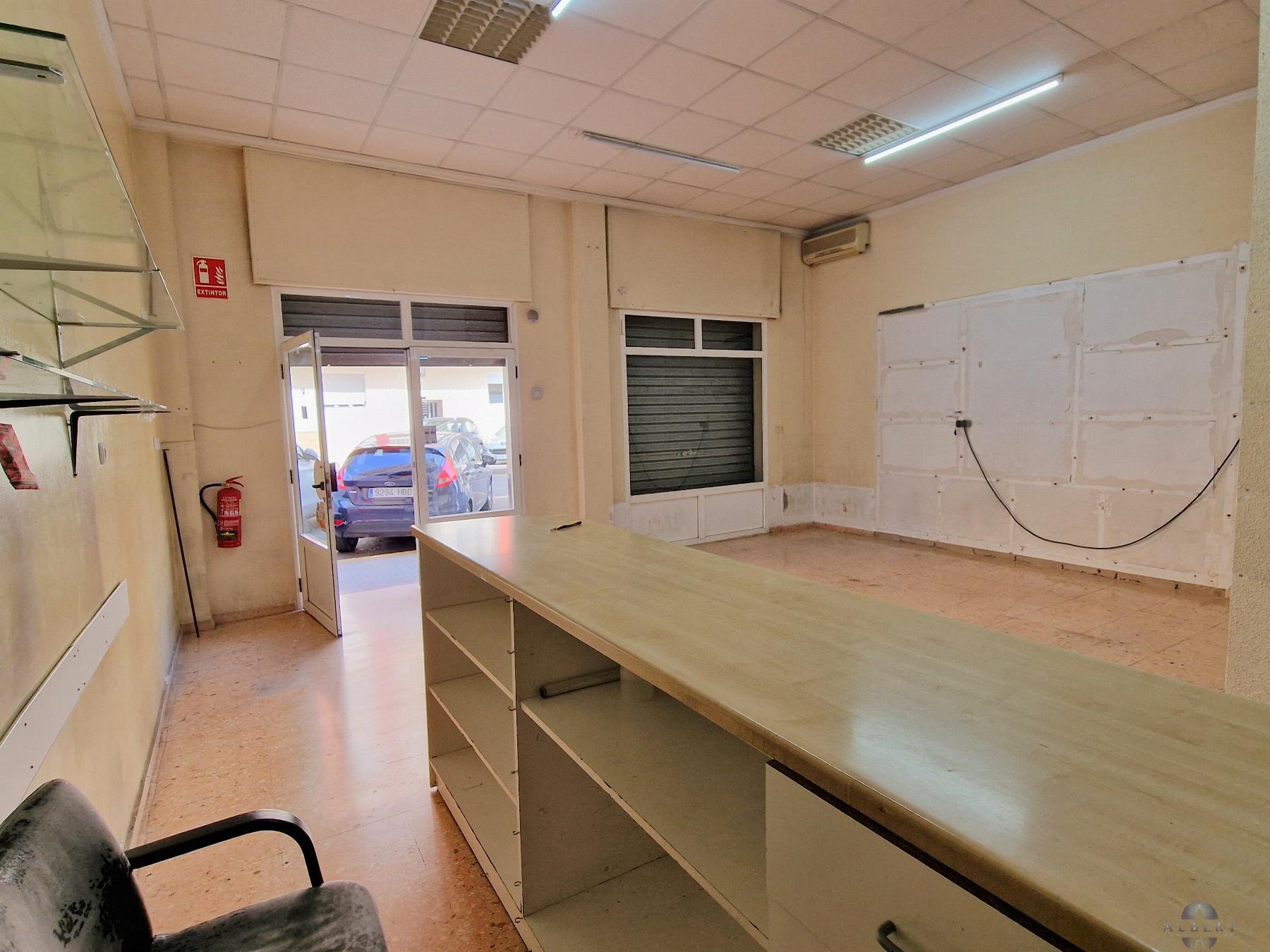 For rent of commercial in Novelda