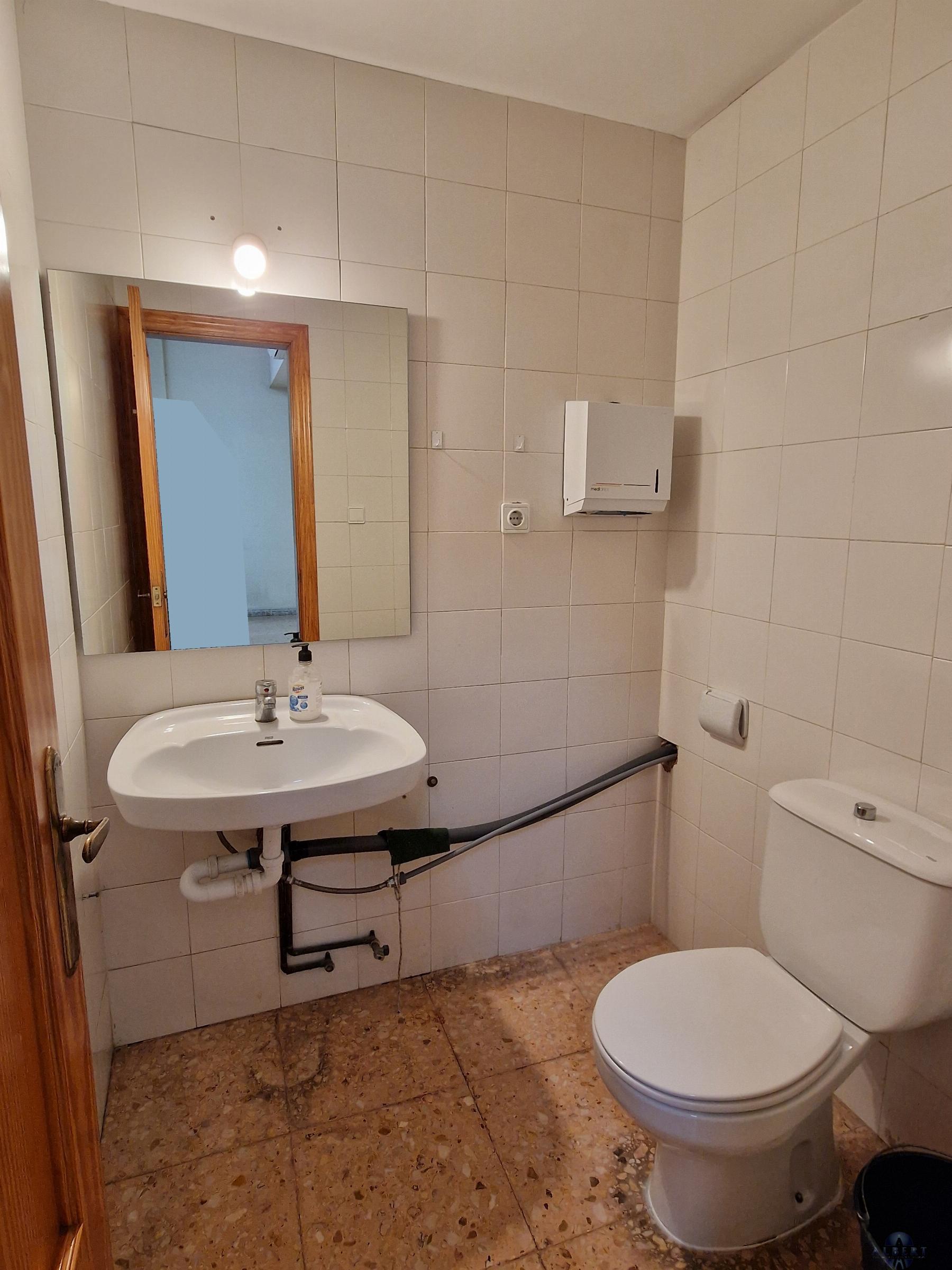 For rent of commercial in Novelda