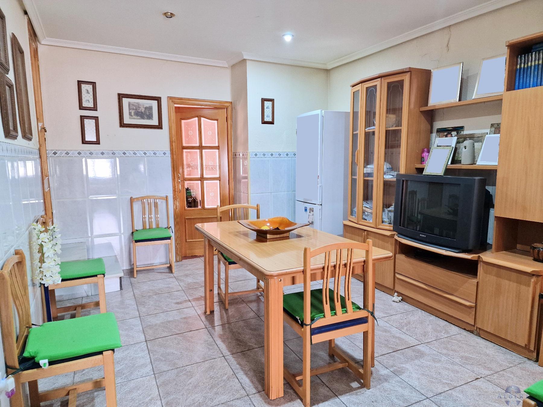 For sale of house in Monóvar-Monòver