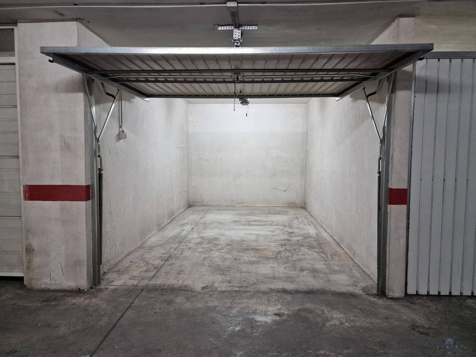 For rent of garage in Novelda