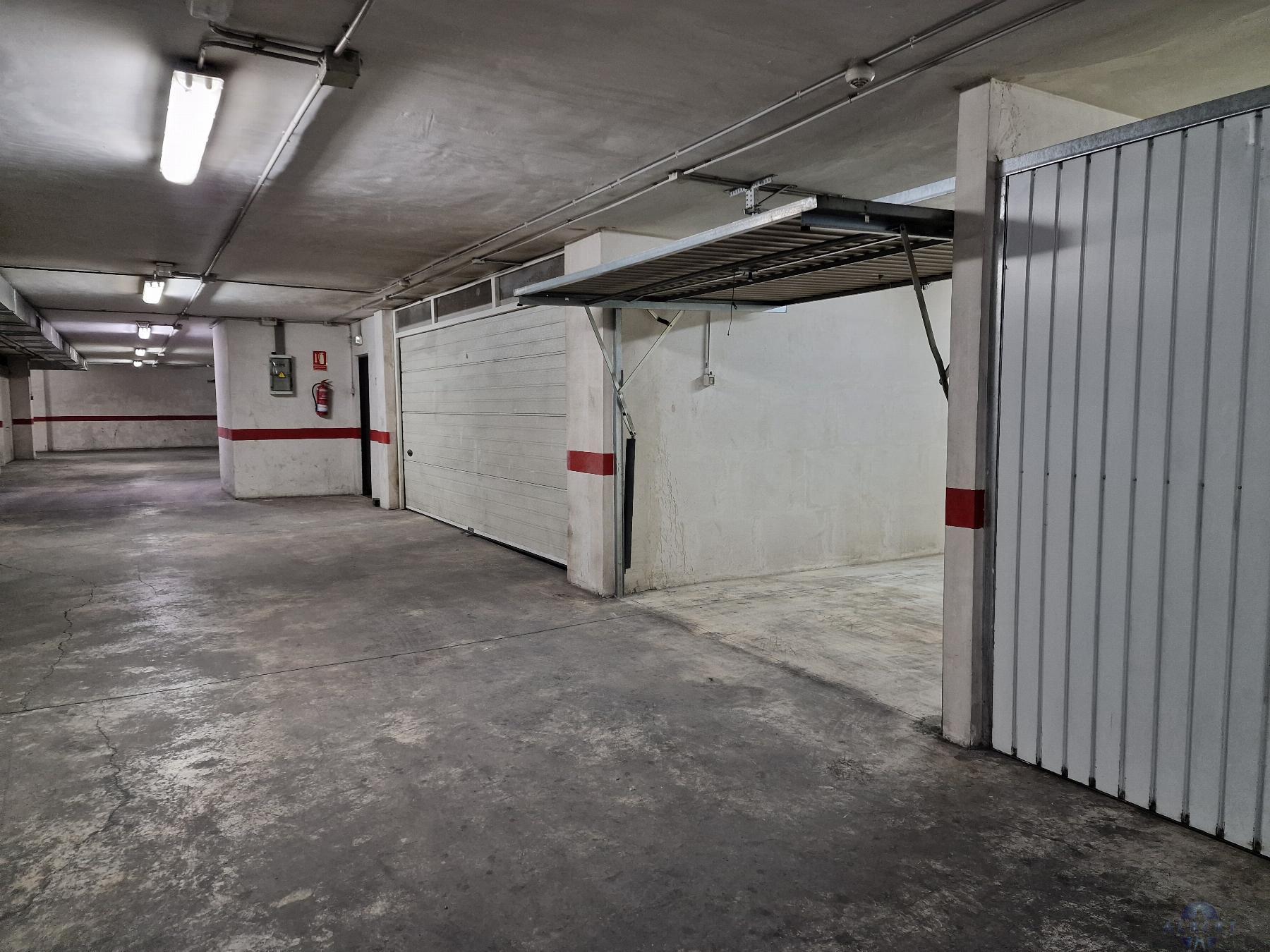 For rent of garage in Novelda