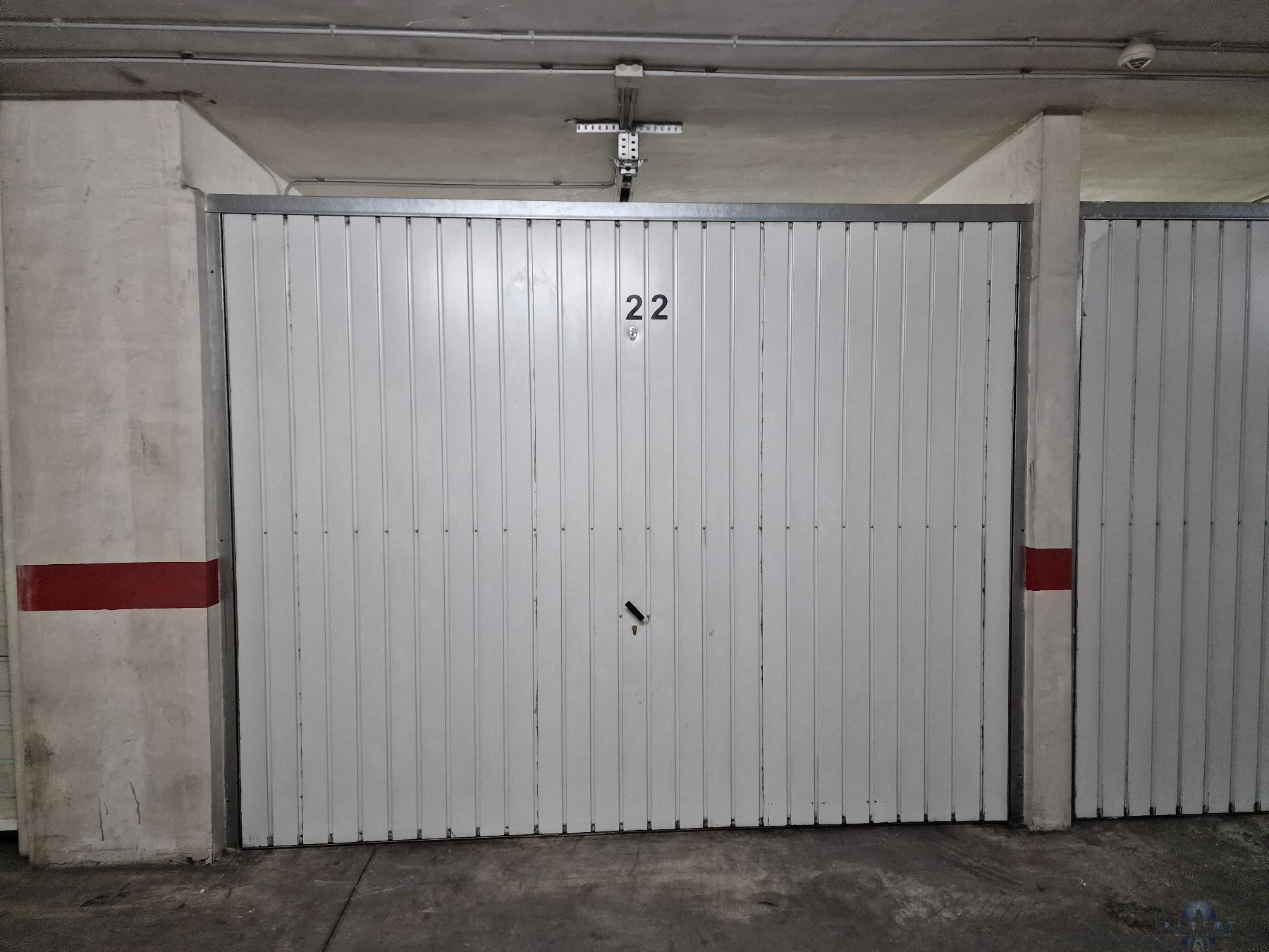 For rent of garage in Novelda