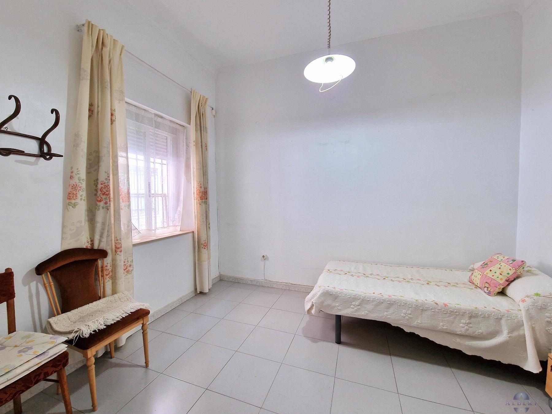 For sale of house in Novelda