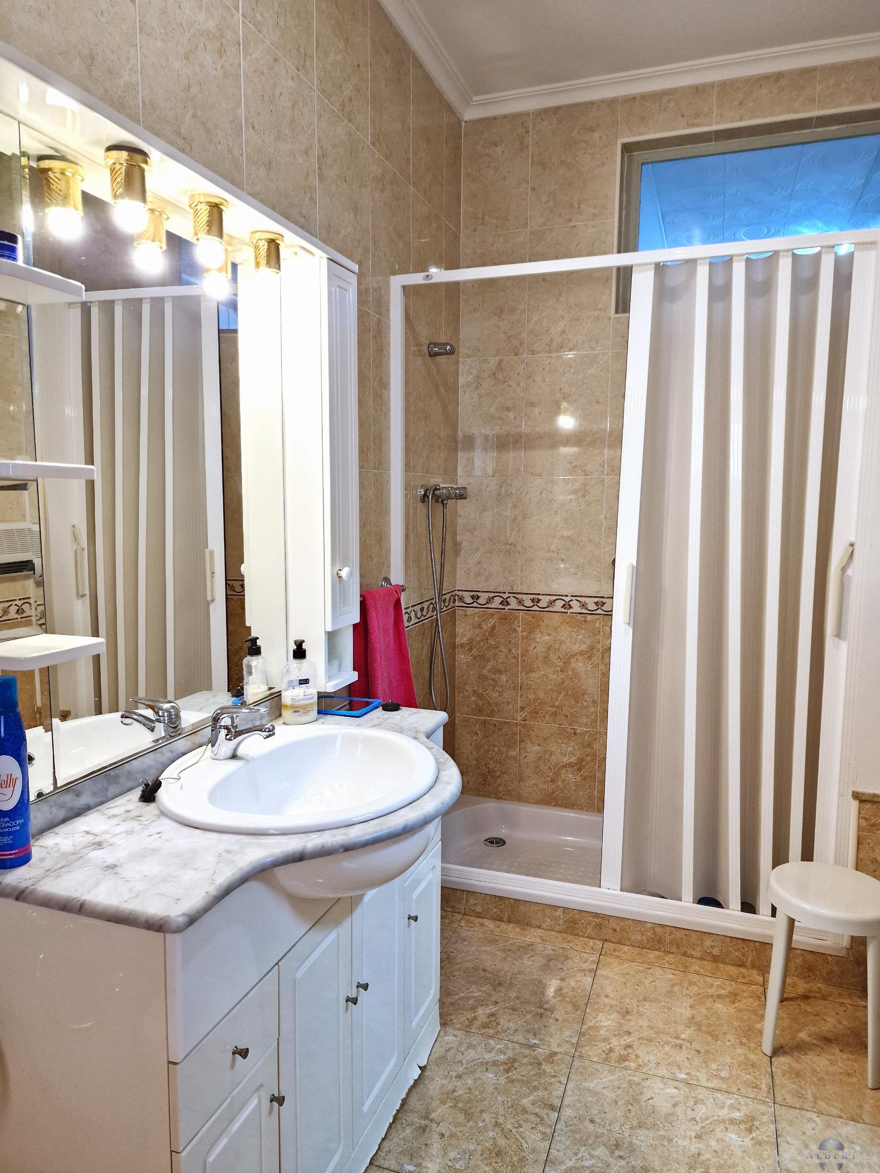 For sale of house in Novelda