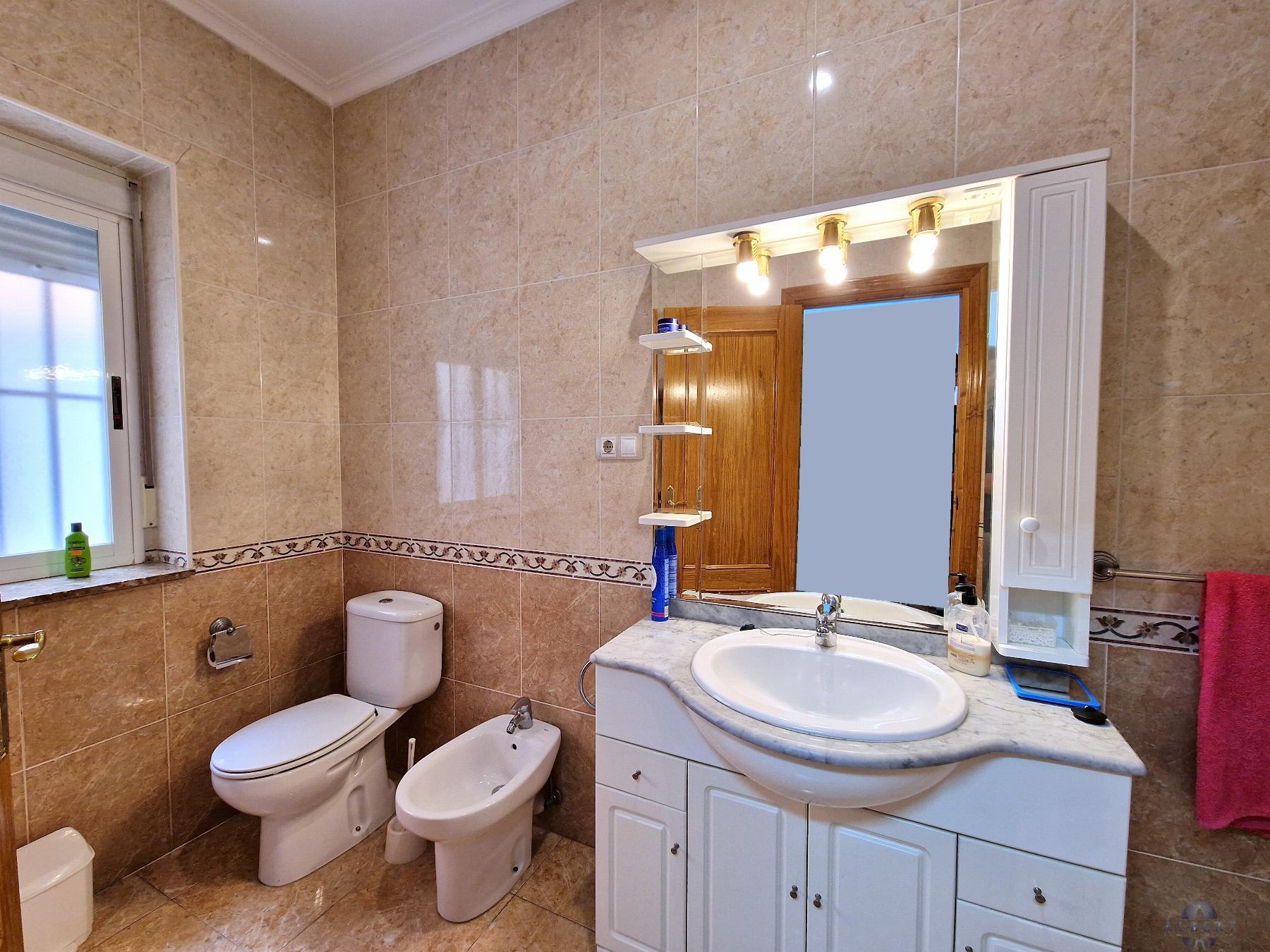 For sale of house in Novelda