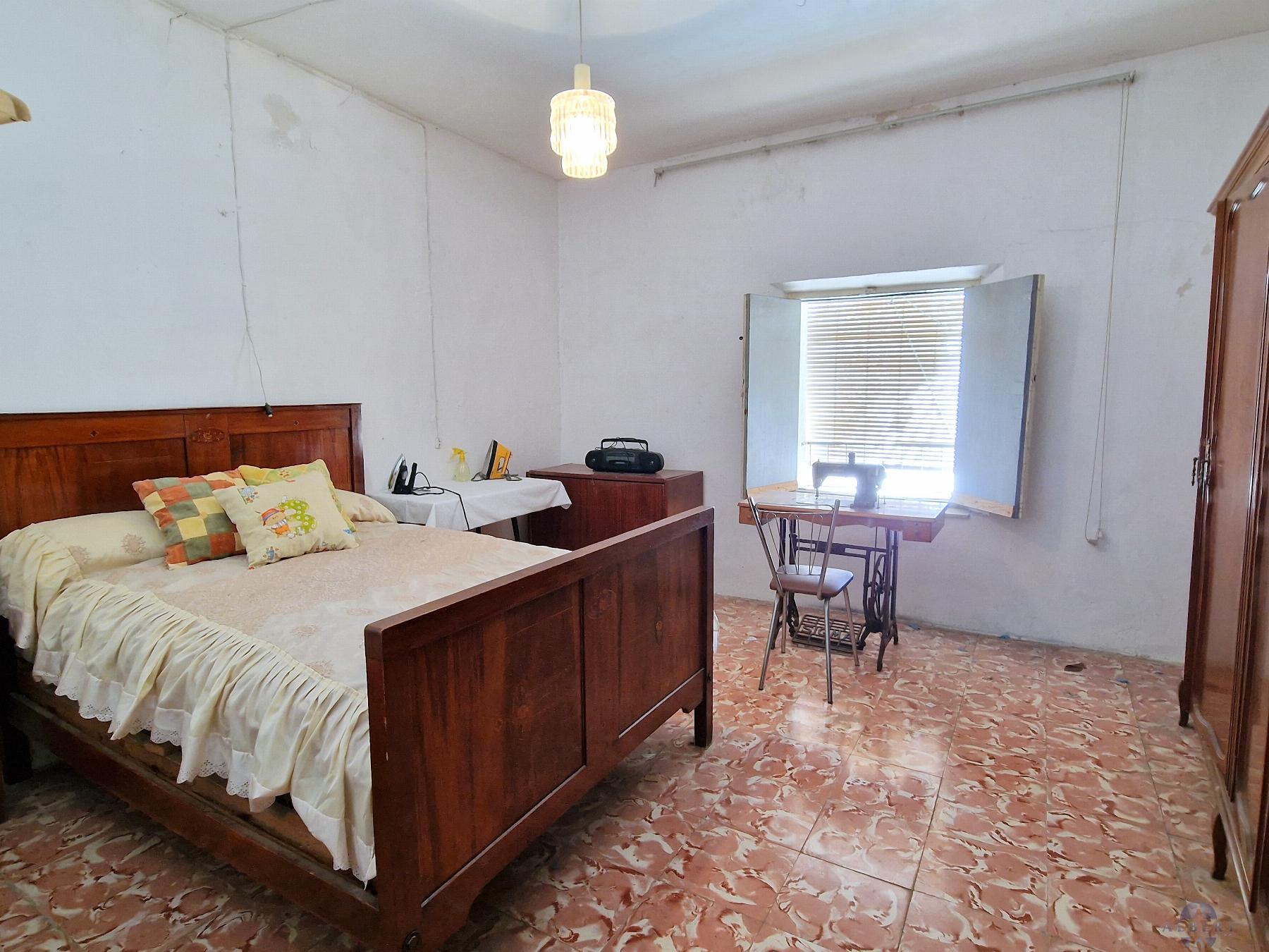 For sale of house in Novelda