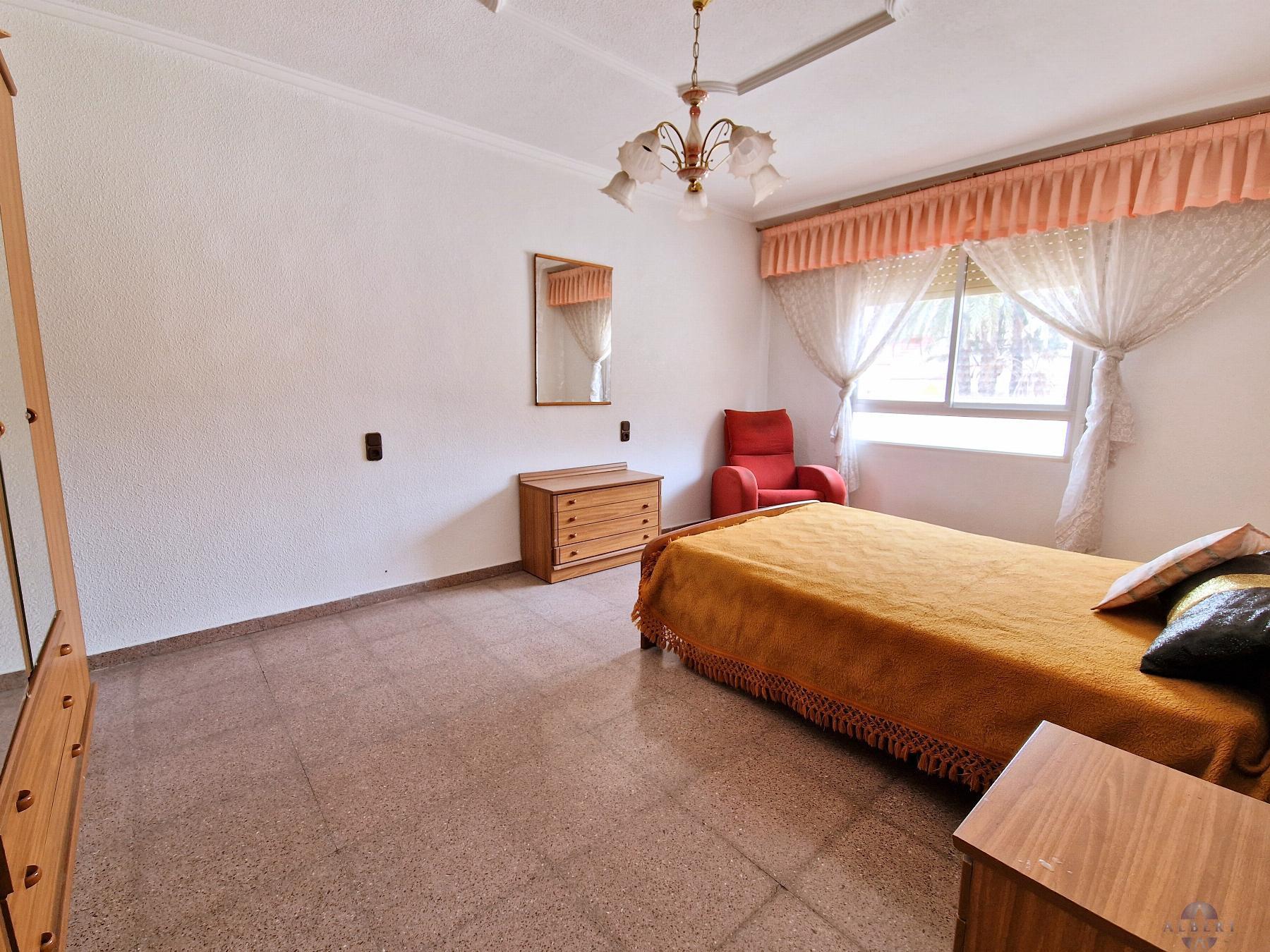 For sale of flat in Novelda