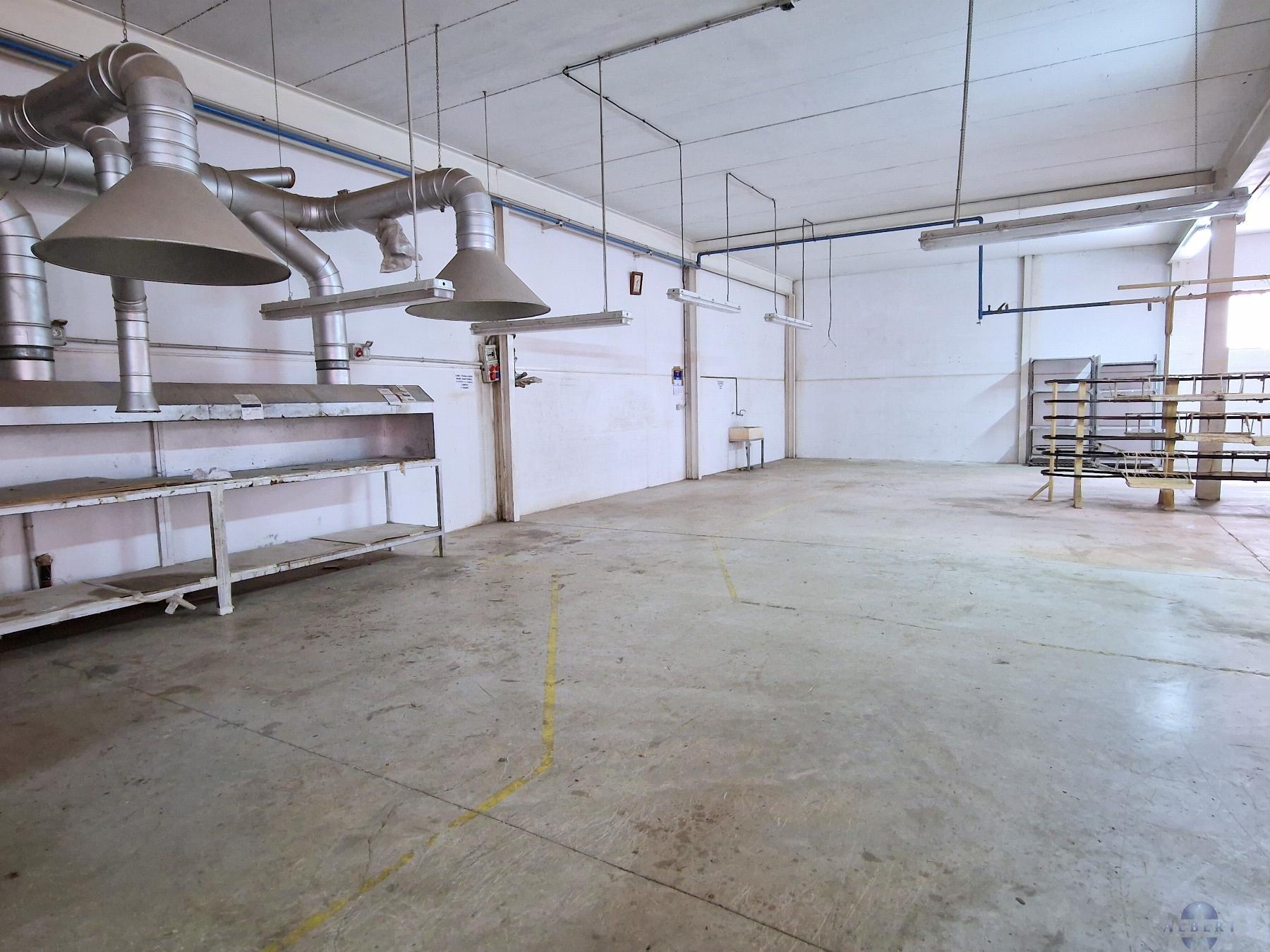 For sale of industrial plant/warehouse in Monóvar-Monòver