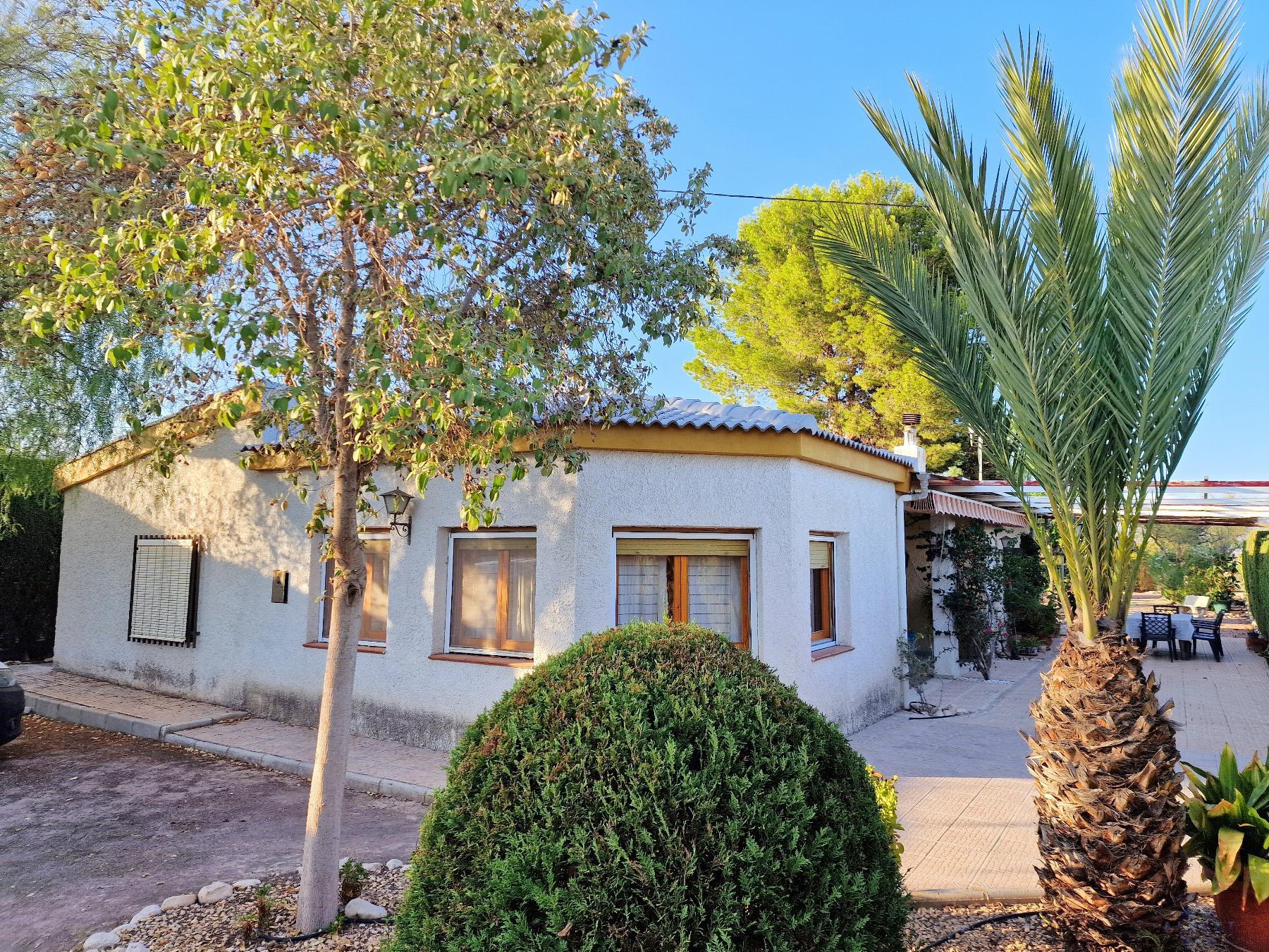 For sale of chalet in Novelda