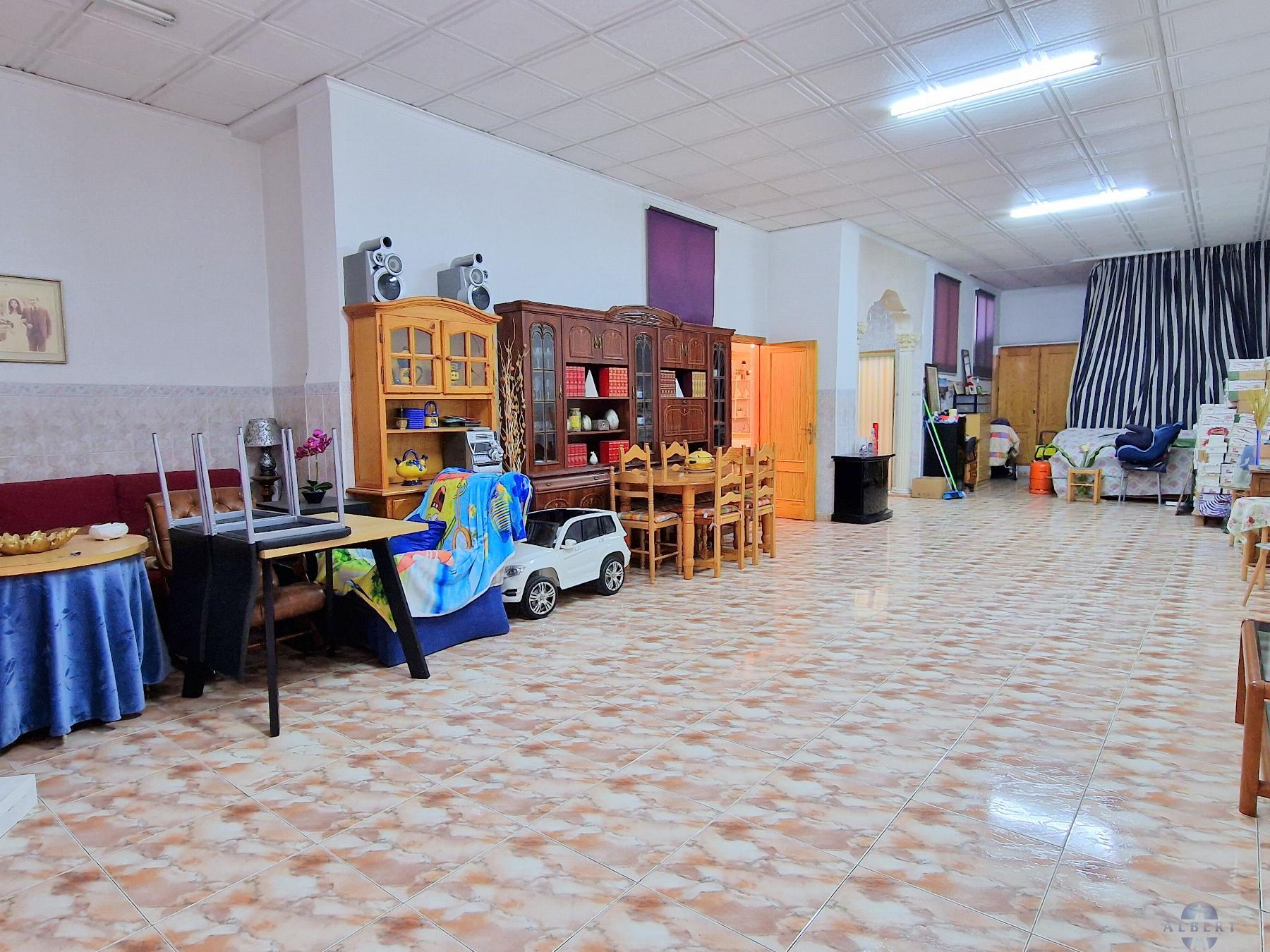 For sale of house in Novelda