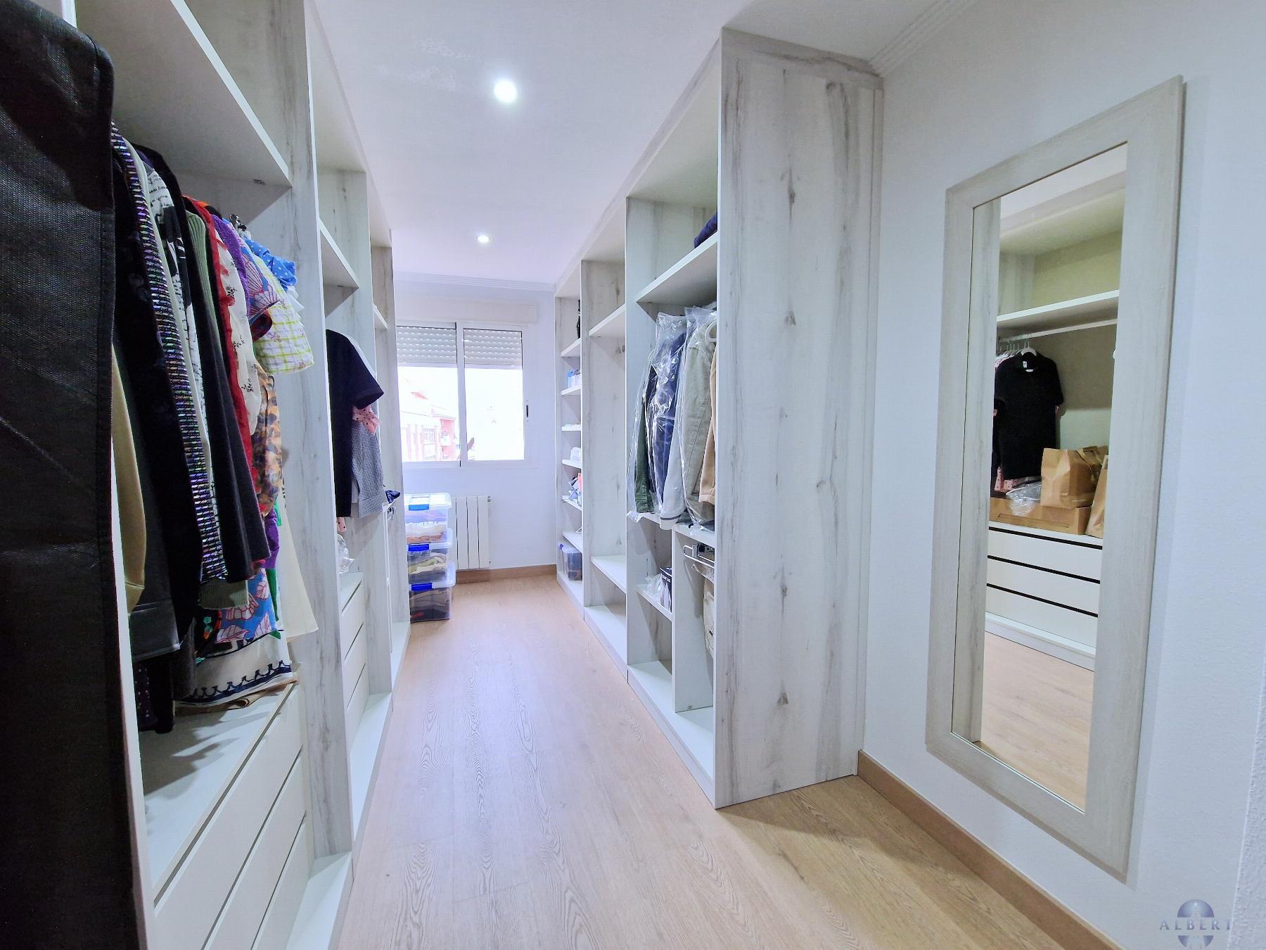 For sale of flat in Monóvar-Monòver