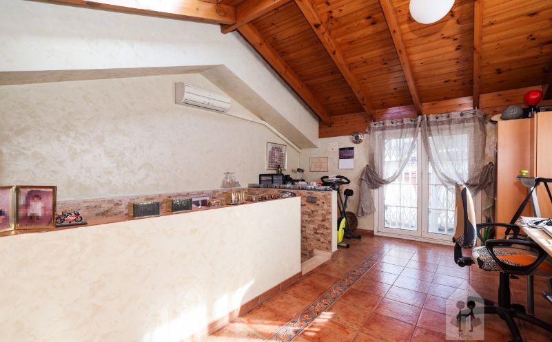 For sale of house in Vallirana