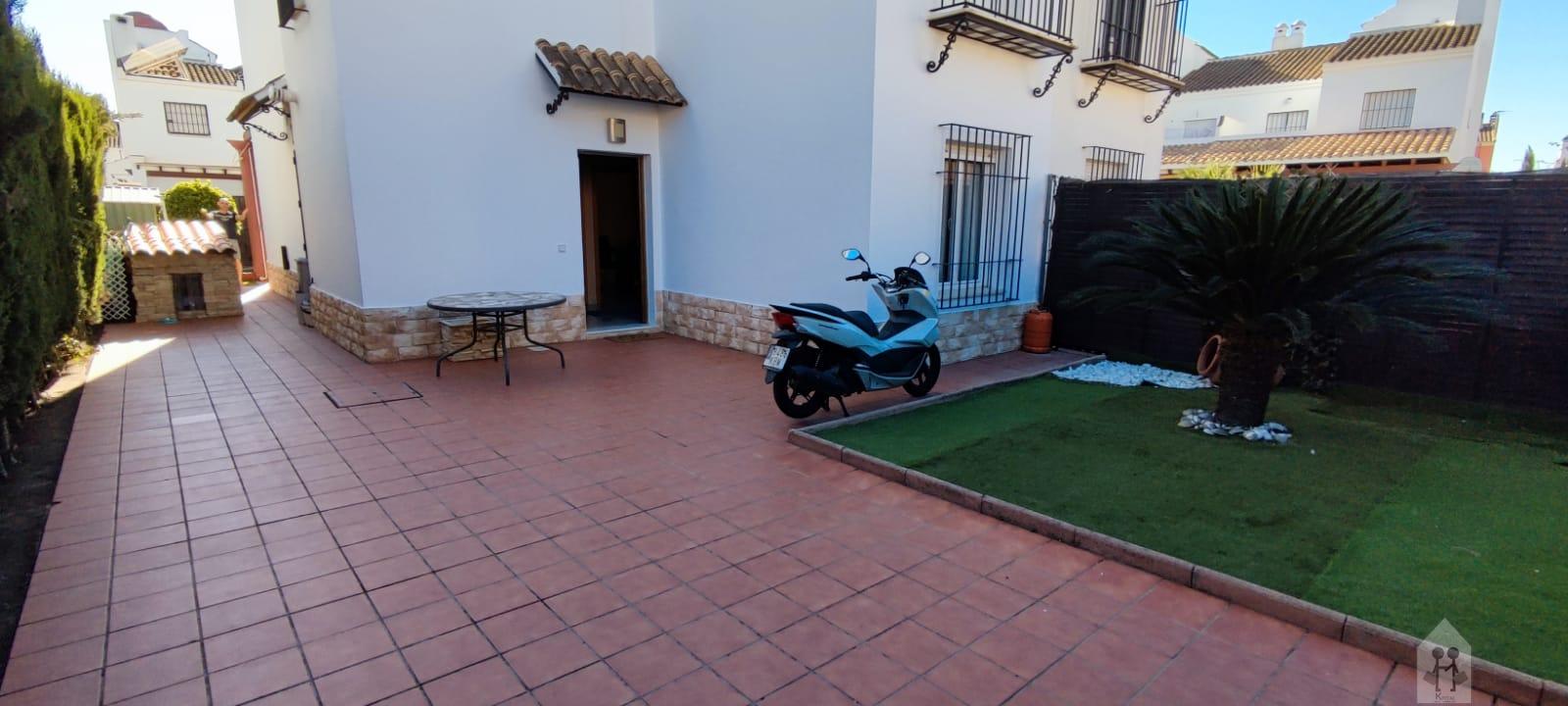 For sale of house in Coria del Río