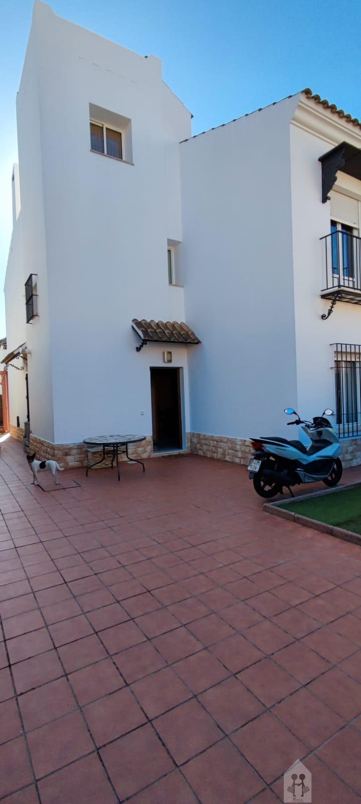 For sale of house in Coria del Río