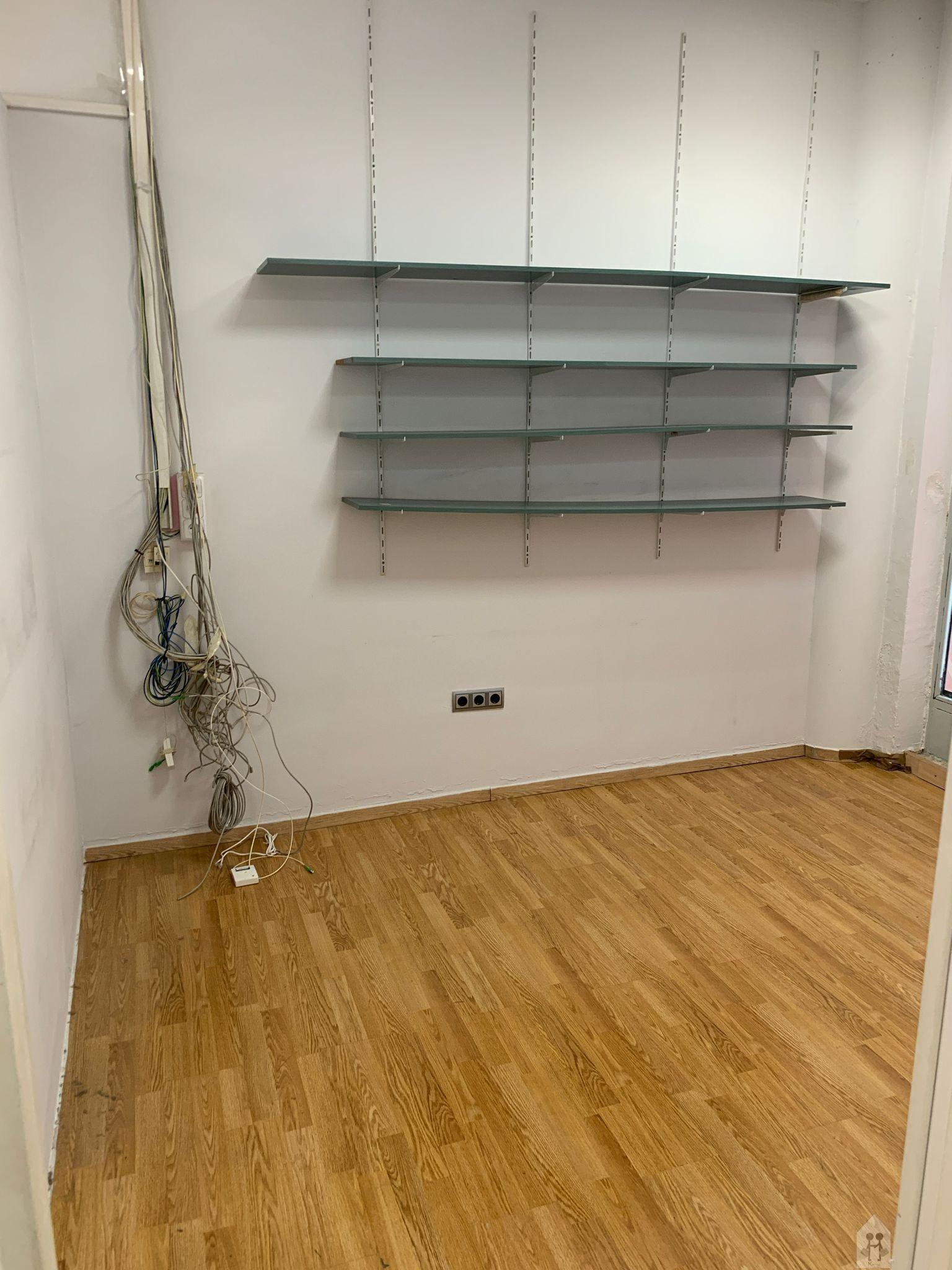 For rent of commercial in Sevilla