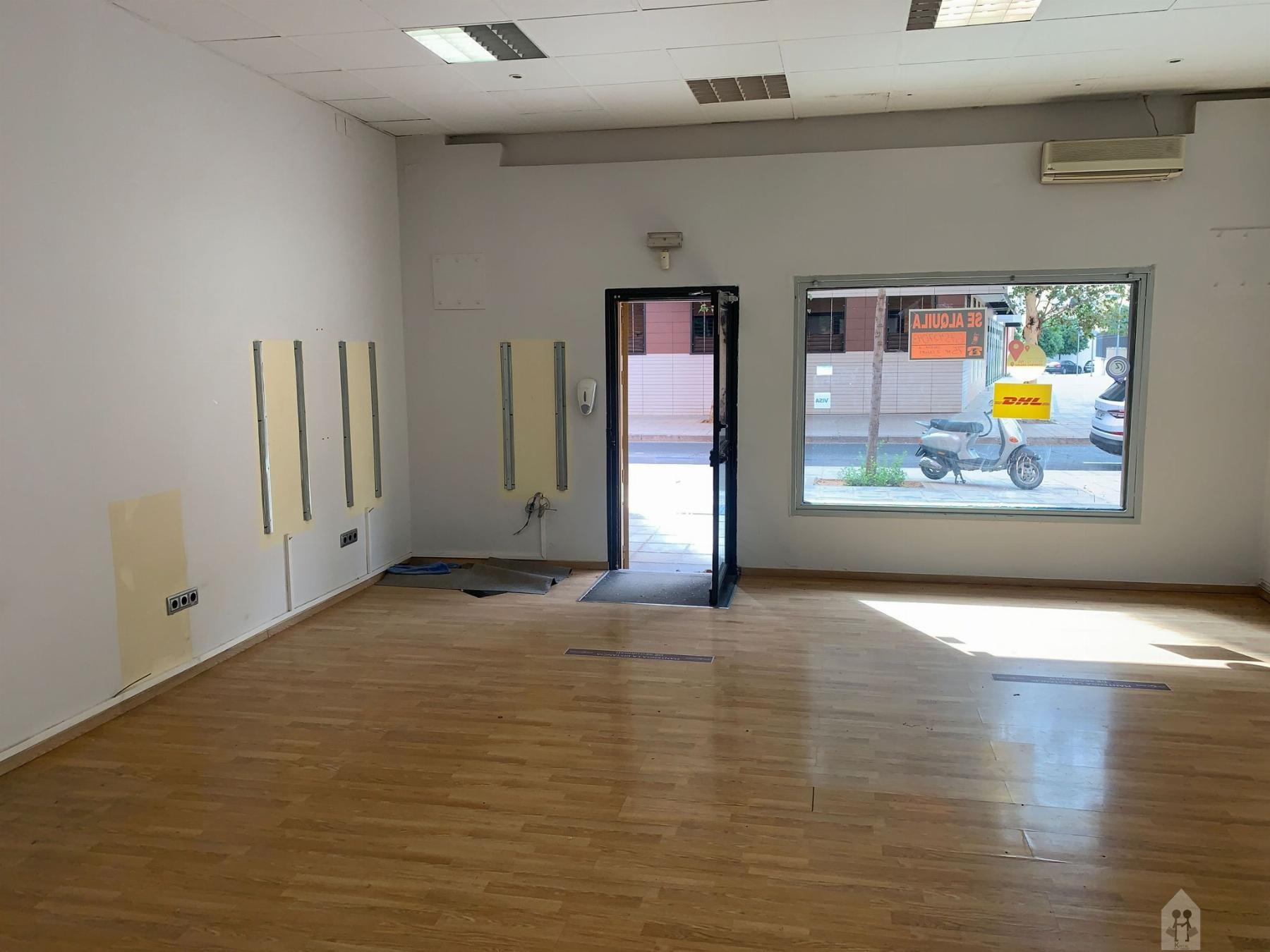 For rent of commercial in Sevilla