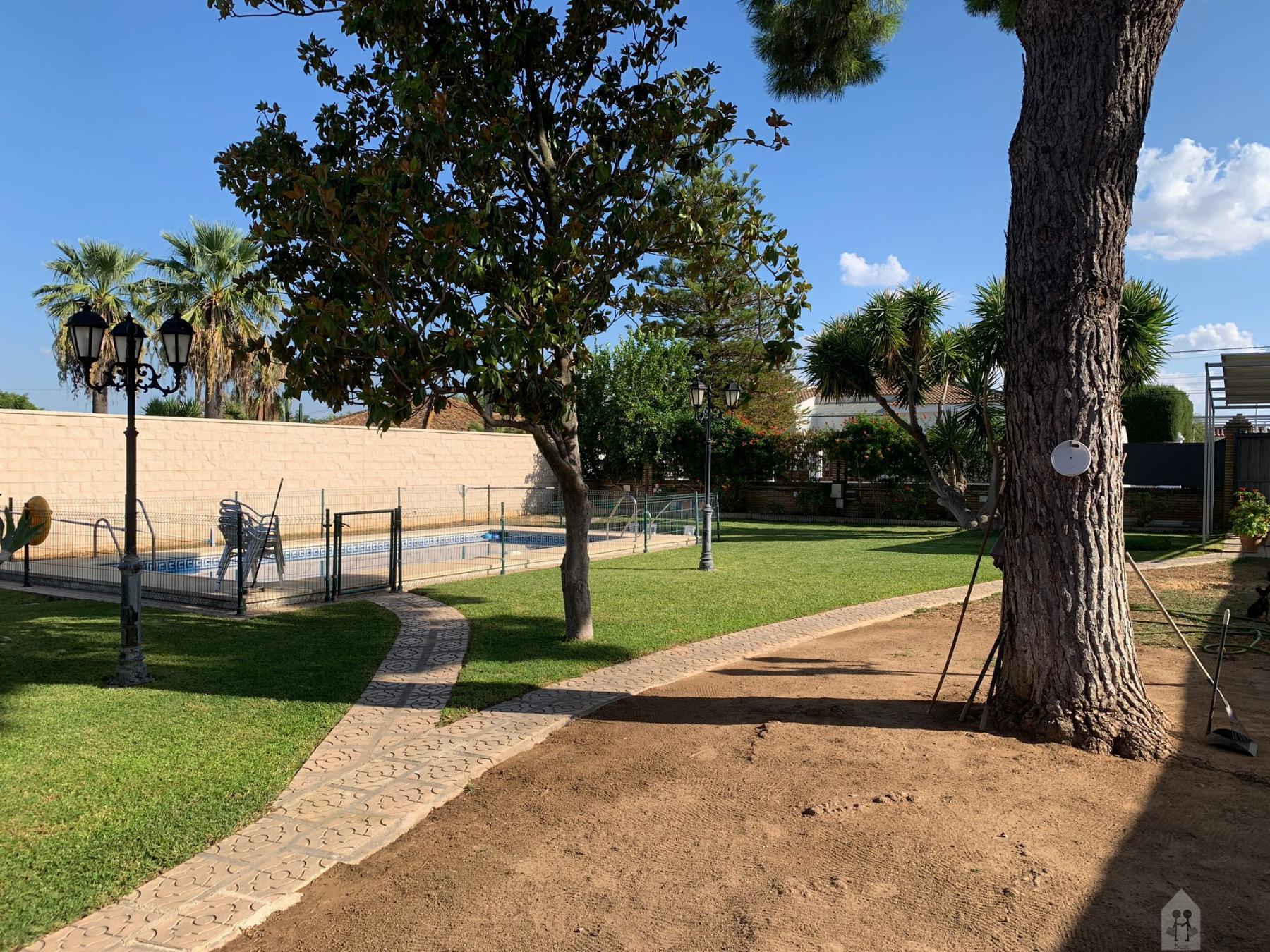 For sale of chalet in Espartinas