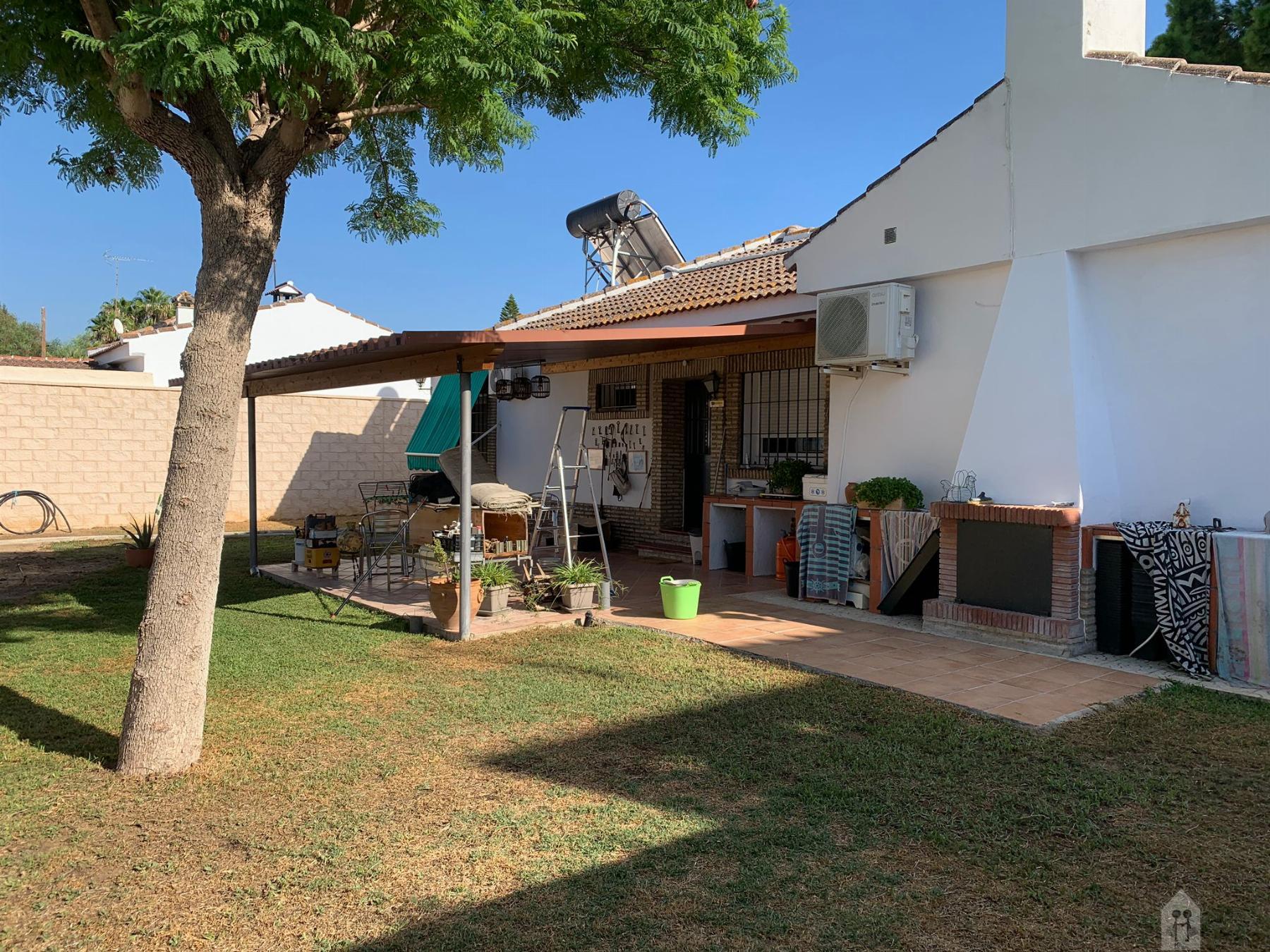 For sale of chalet in Espartinas