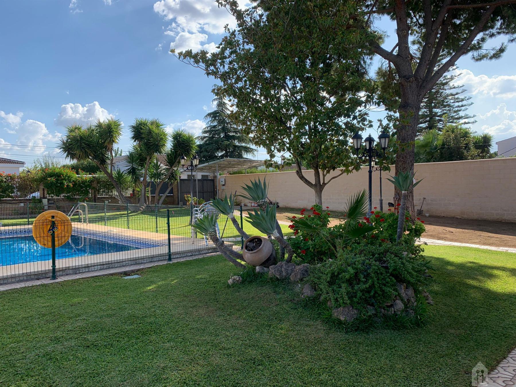 For sale of chalet in Espartinas