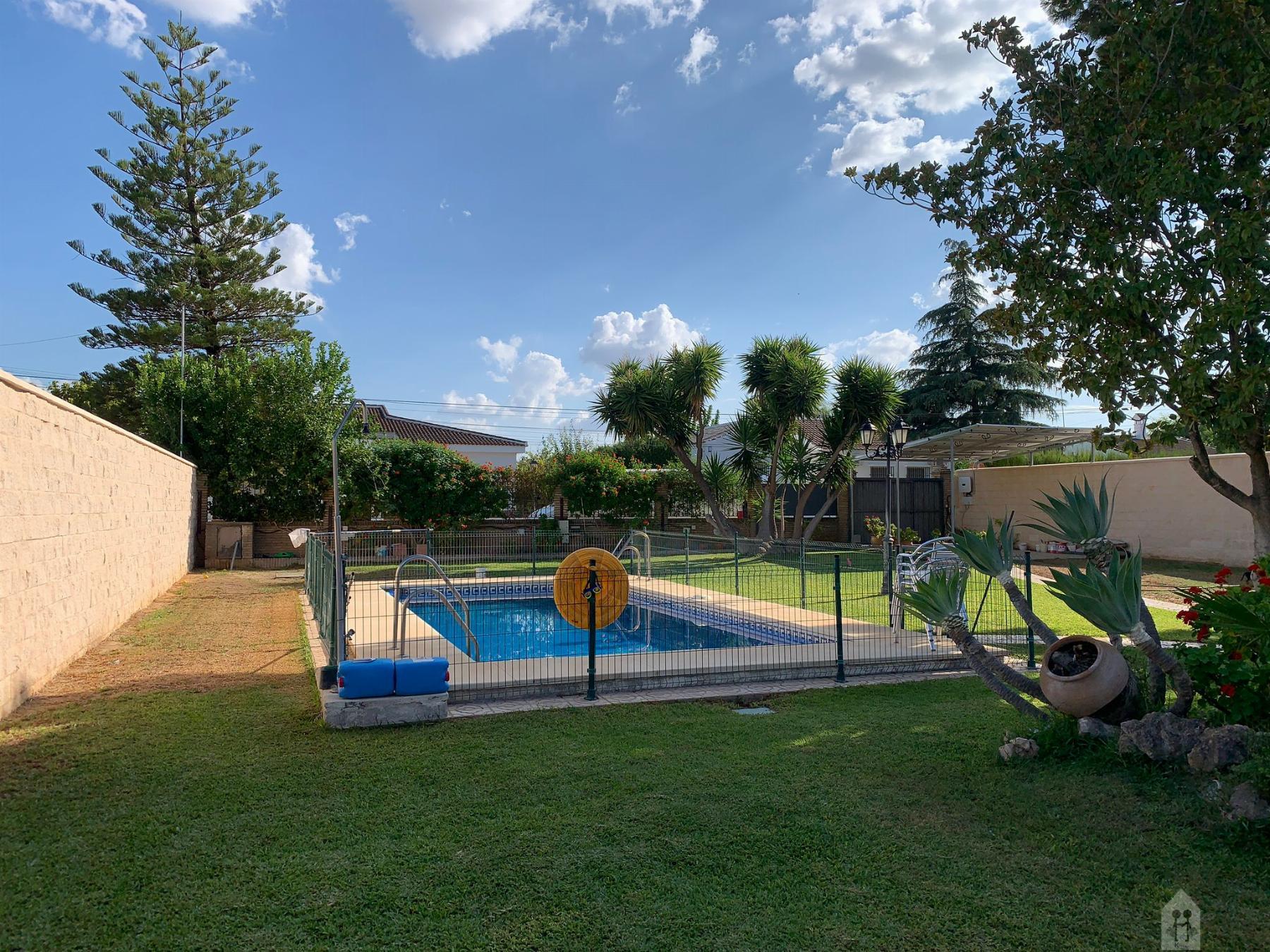 For sale of chalet in Espartinas