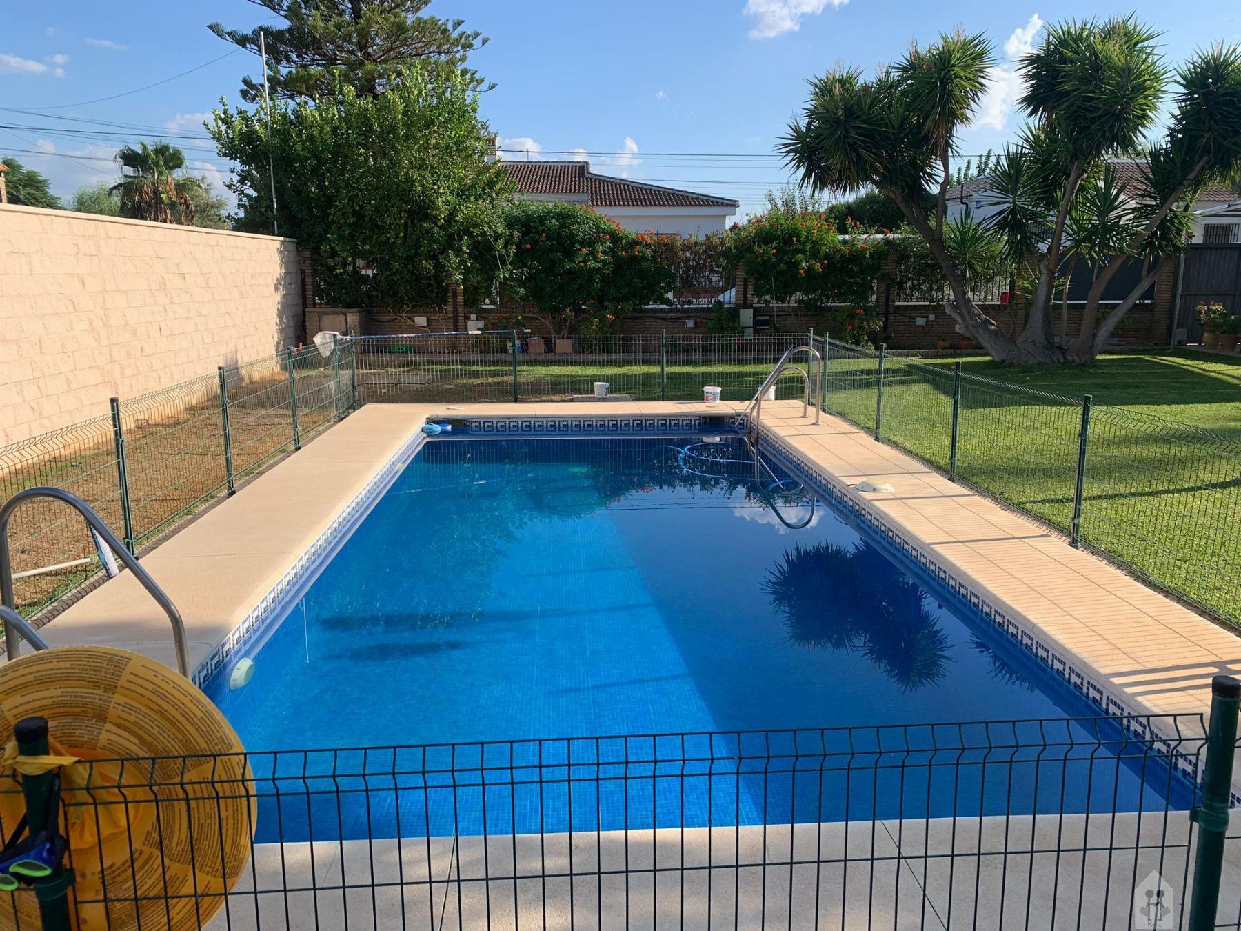 For sale of chalet in Espartinas