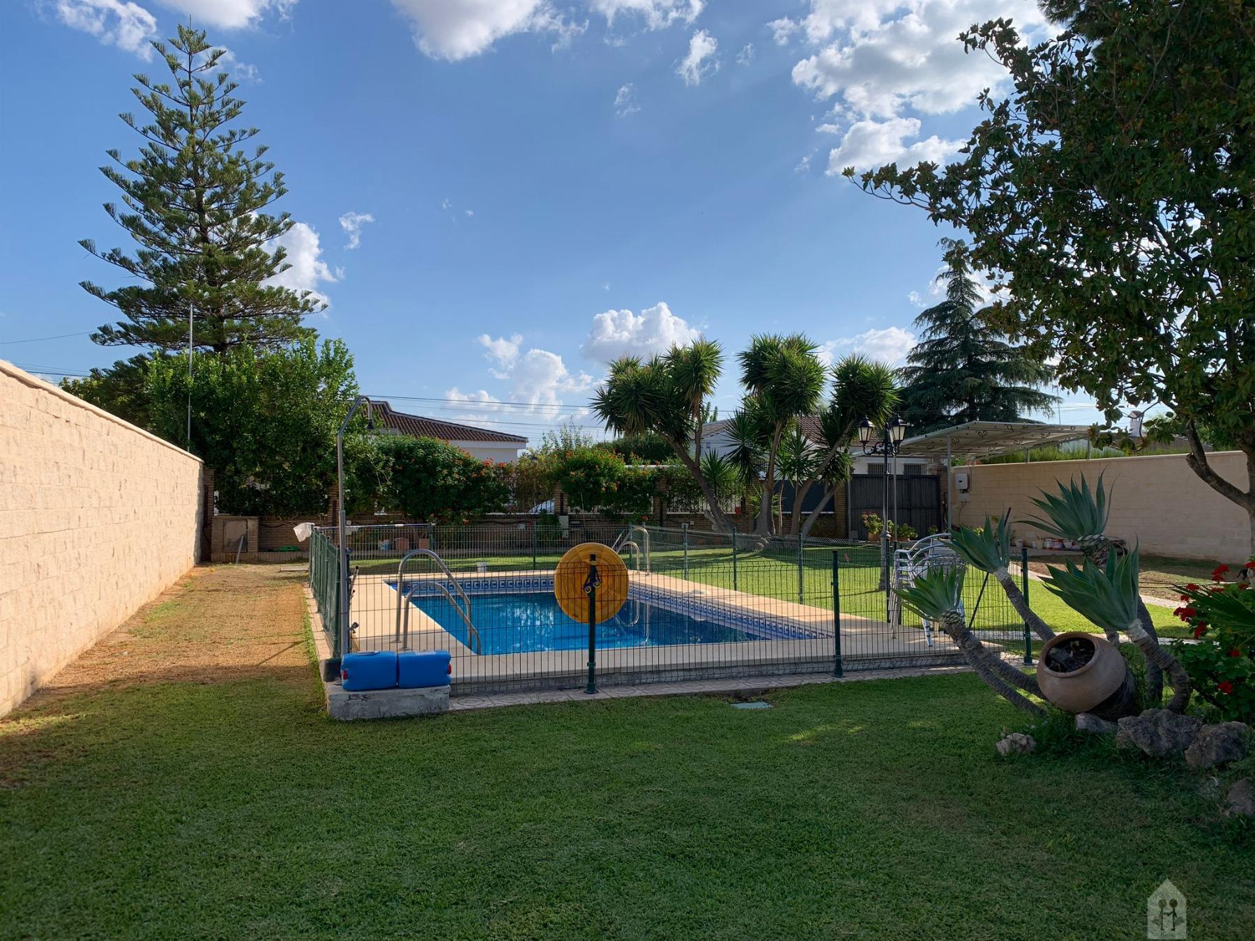 For sale of chalet in Espartinas