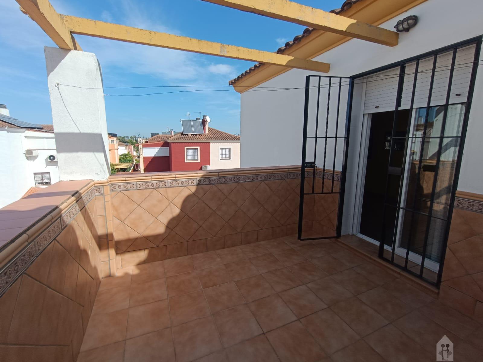 For sale of chalet in Castilleja de Guzmán